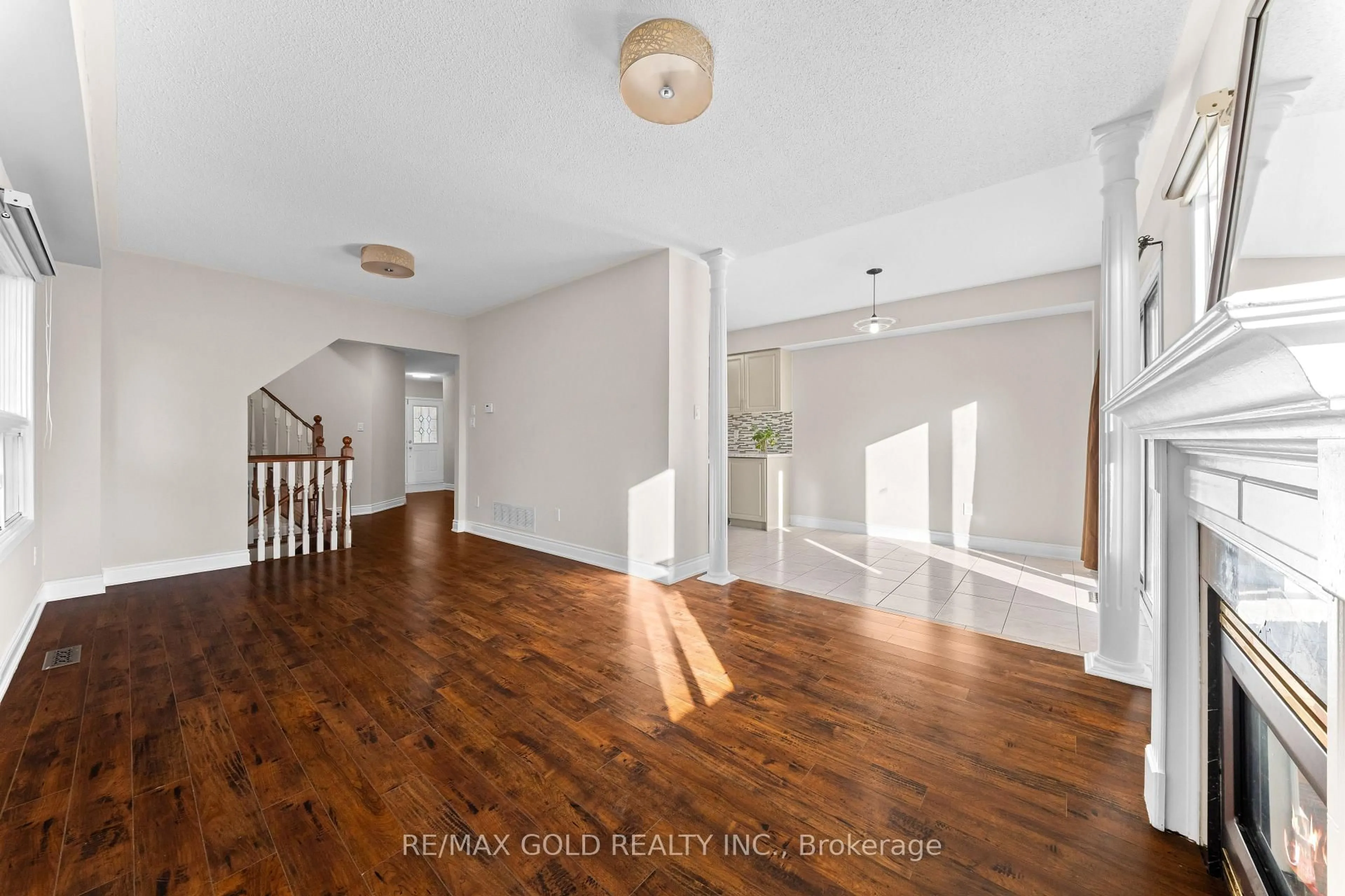 Indoor entryway for 24 Alberta Terr, Brampton Ontario L6R 2H8