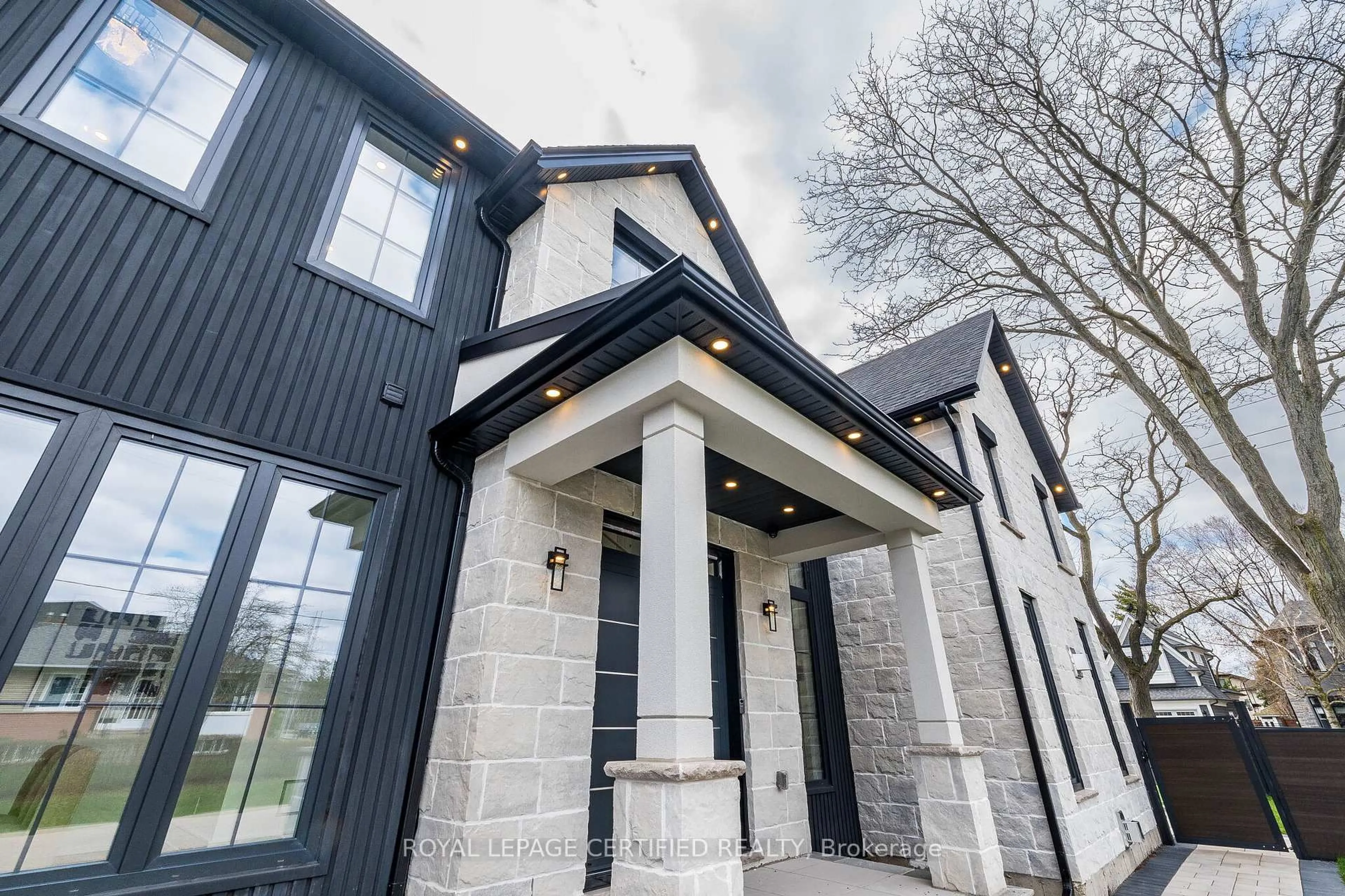 Home with brick exterior material, street for 1404 Waverly Ave, Oakville Ontario L6L 2S3