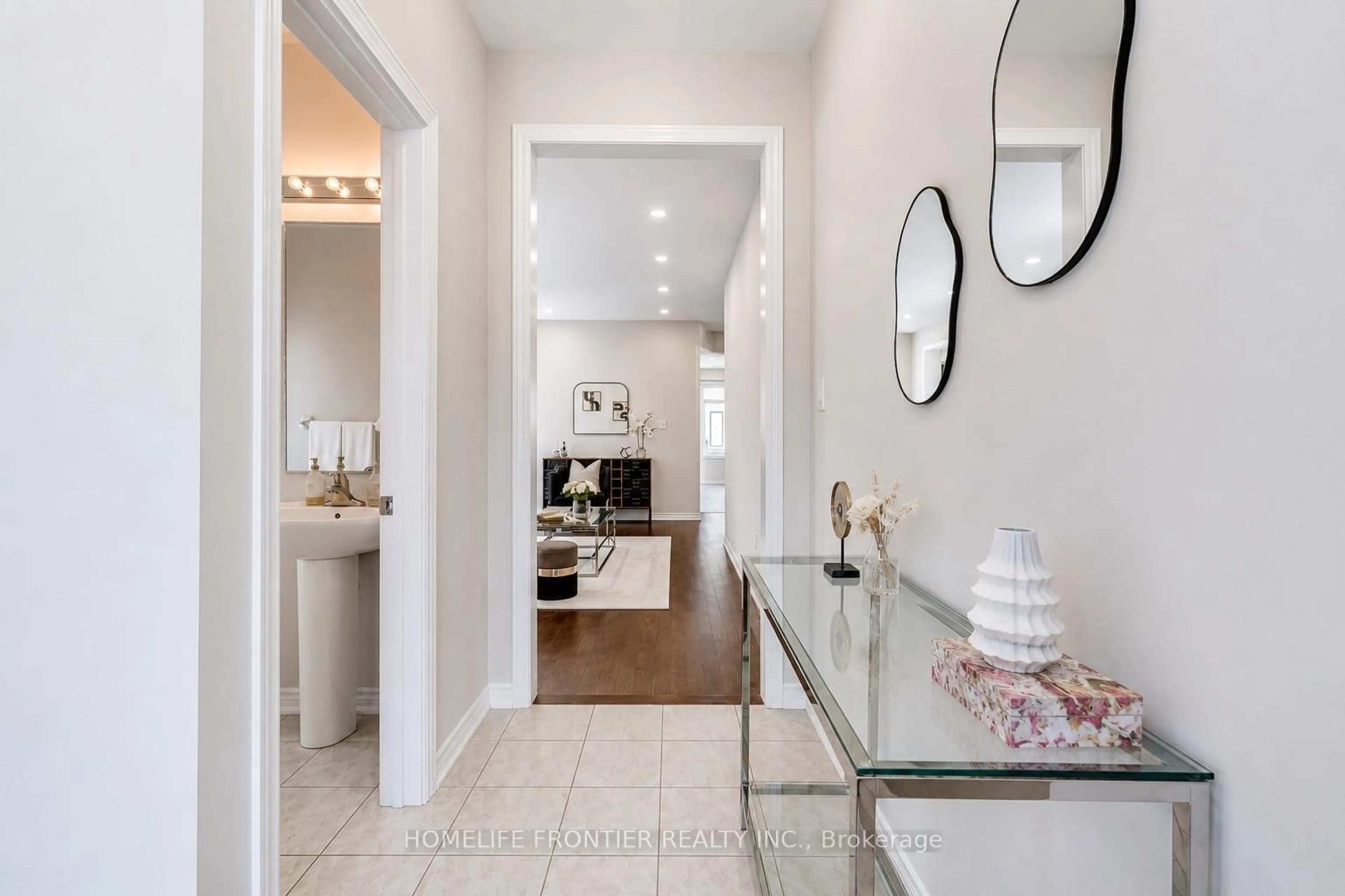 Indoor entryway for 879 Plum Pl, Milton Ontario L9T 7E7