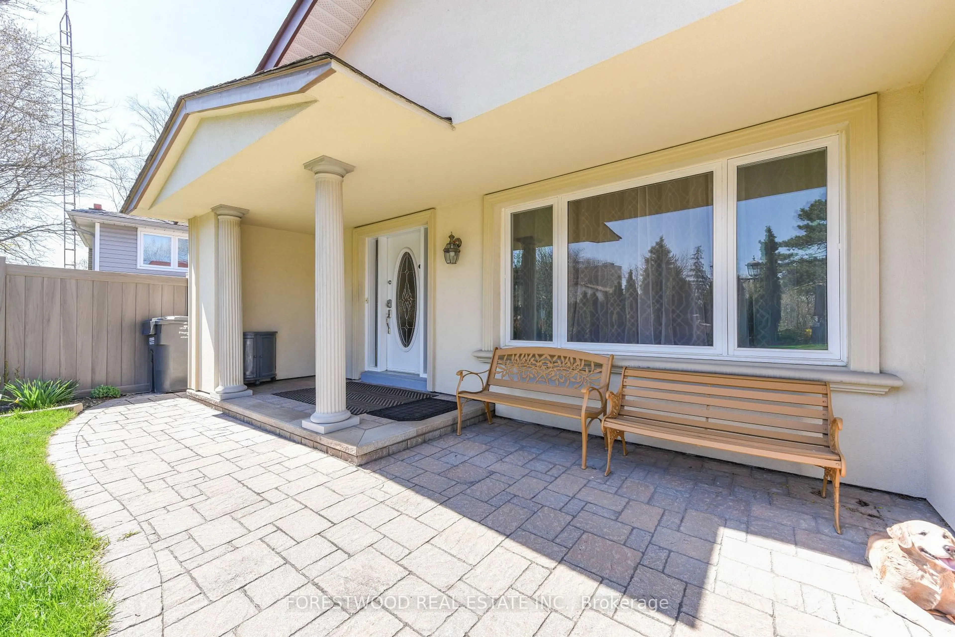 Patio, street for 571 Silver Creek Blvd, Mississauga Ontario L5A 2B6