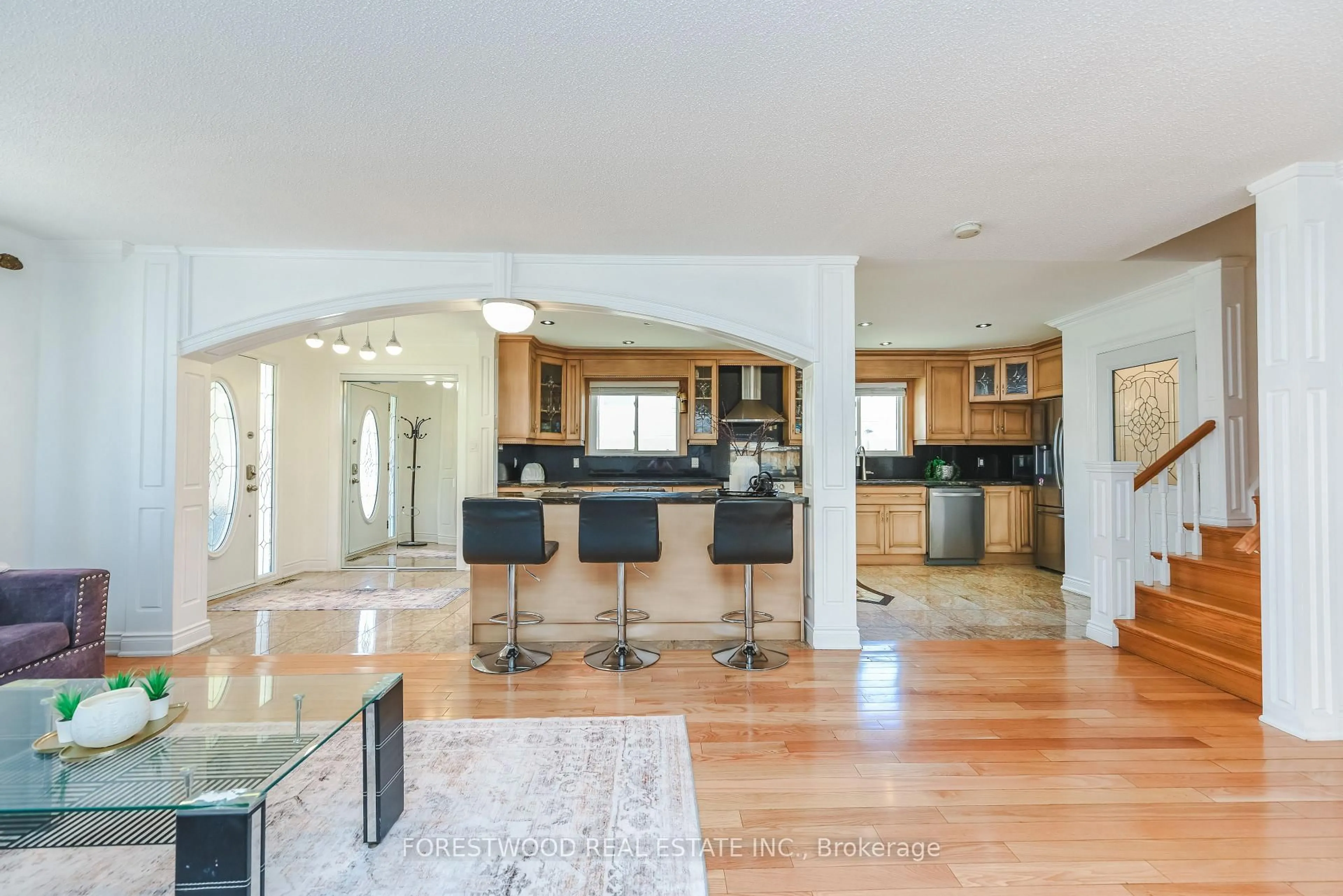 Open concept kitchen, ceramic/tile floor for 571 Silver Creek Blvd, Mississauga Ontario L5A 2B6