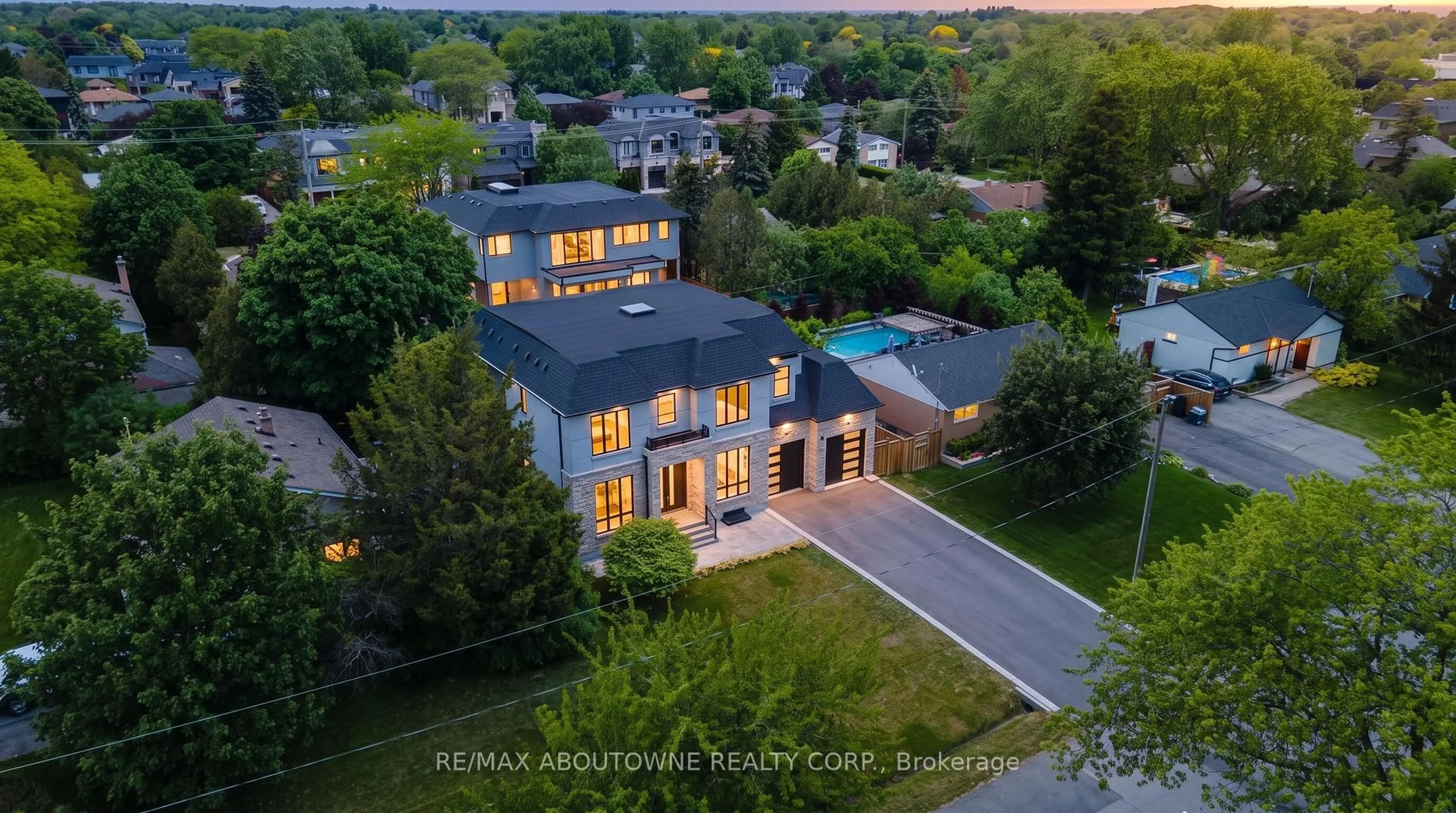 A pic from outside/outdoor area/front of a property/back of a property/a pic from drone, unknown for 455 Samford Pl, Oakville Ontario L6L 4E7