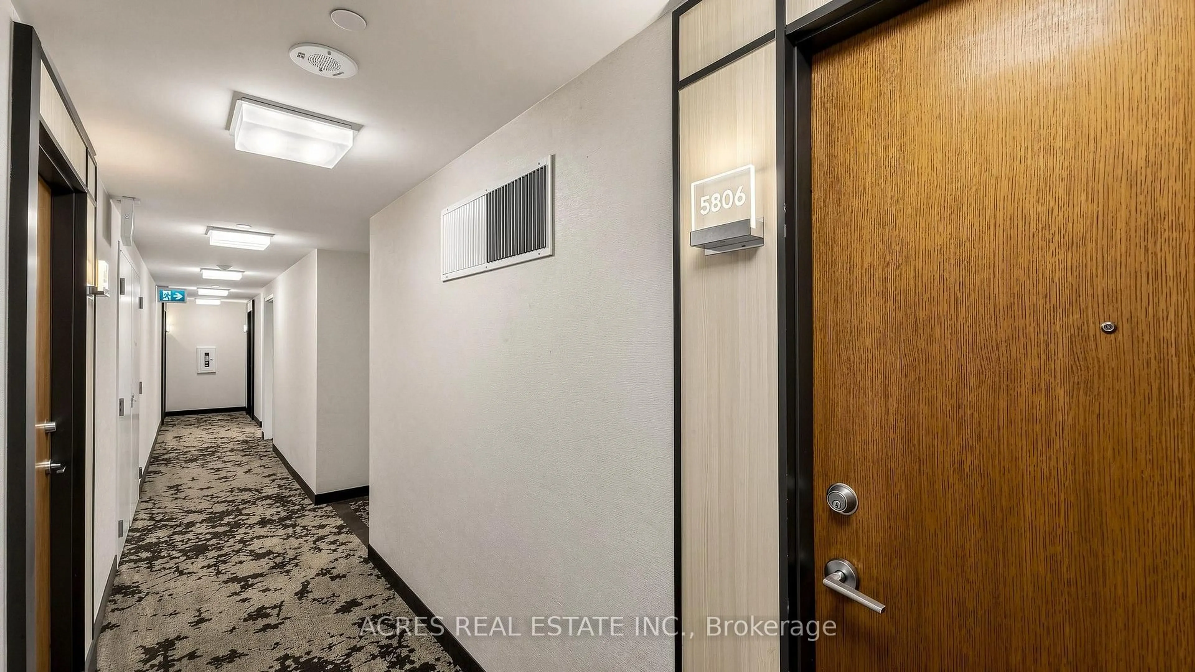 Indoor foyer for 30 SHORE BREEZE Dr #5806, Toronto Ontario M8V 0J1