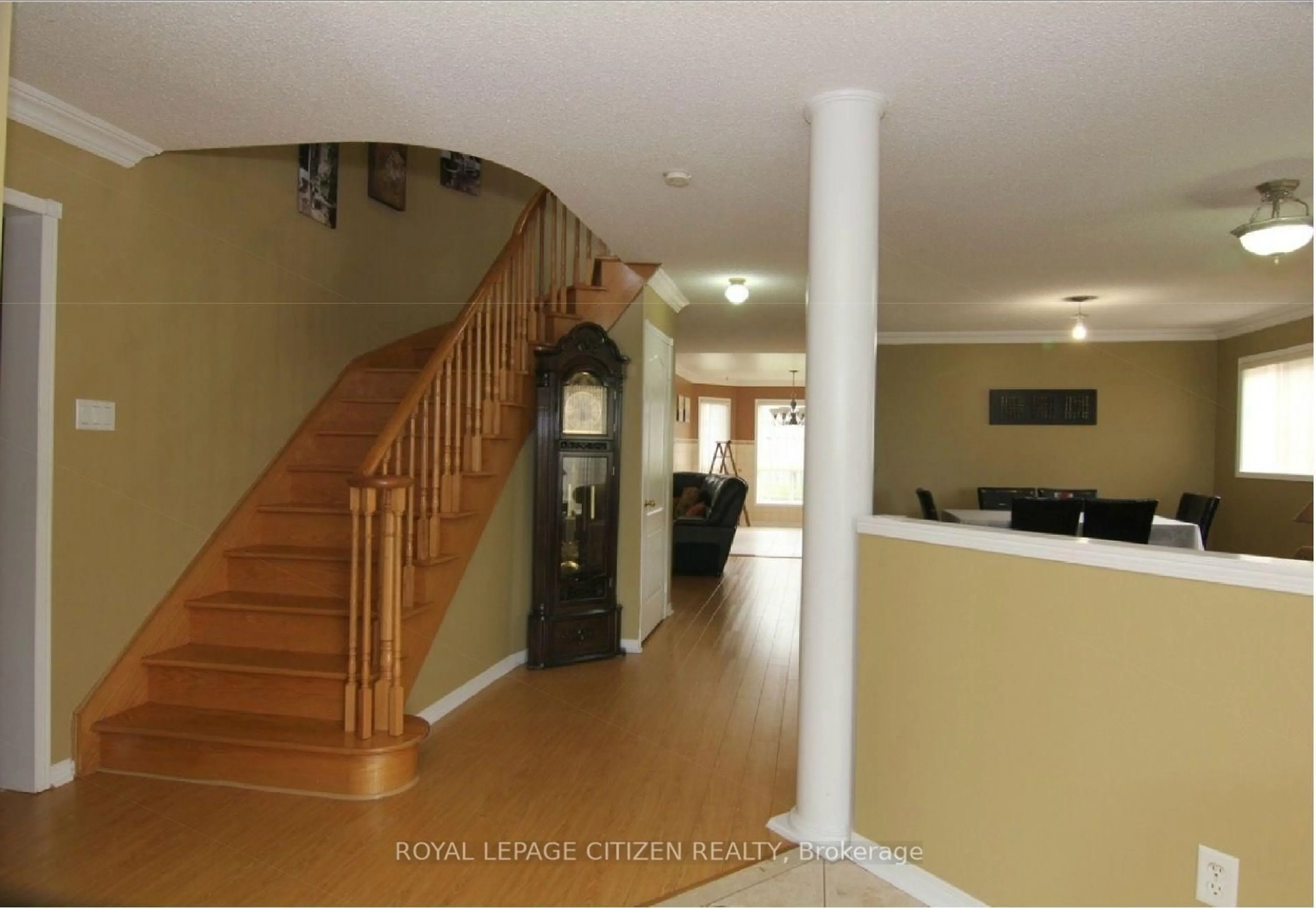 Indoor foyer for 50 Fletchers Creek Blvd, Brampton Ontario L6X 4S3