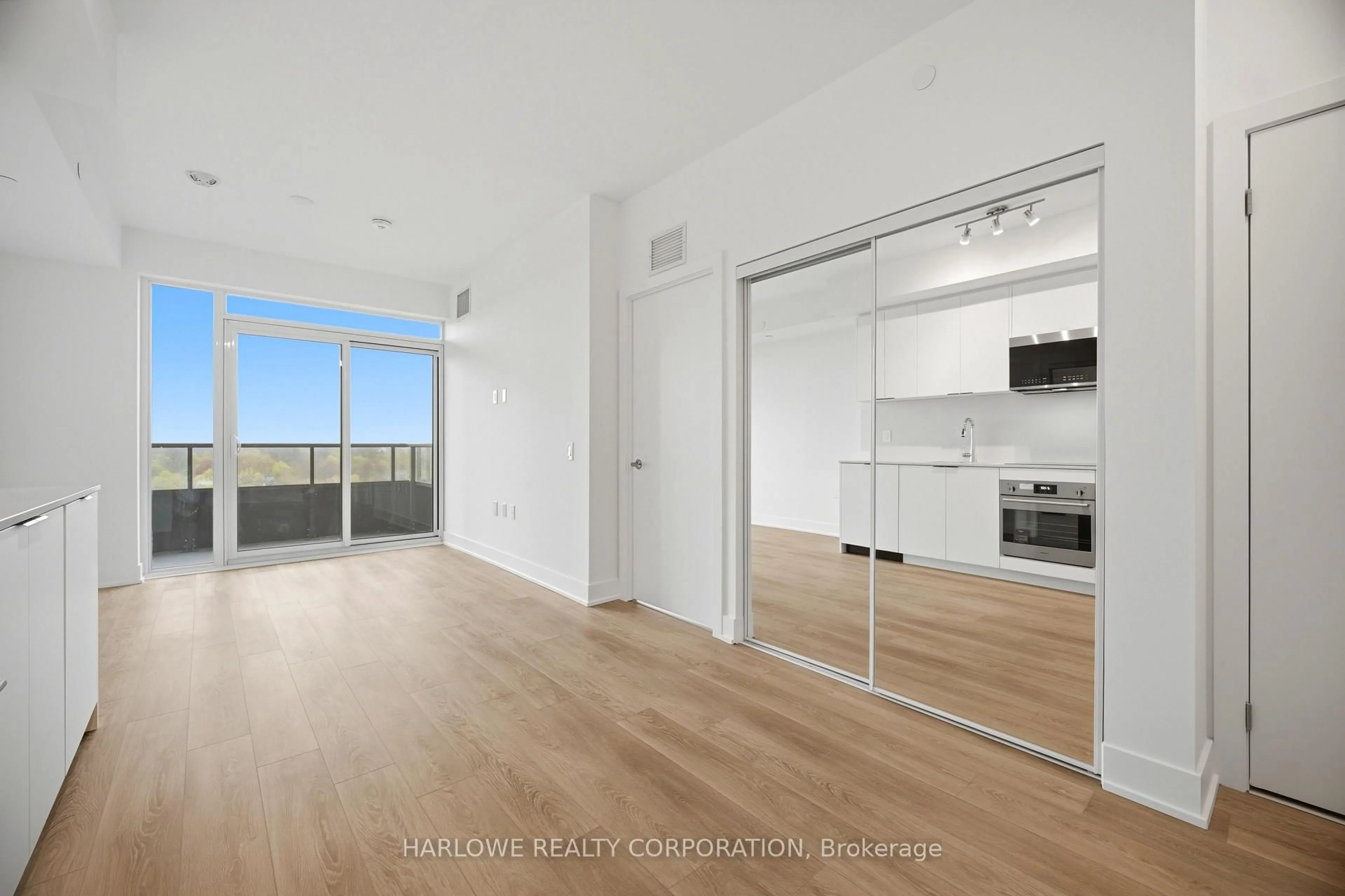 A pic of a room for 2088 James St #904, Burlington Ontario L7R 0H2