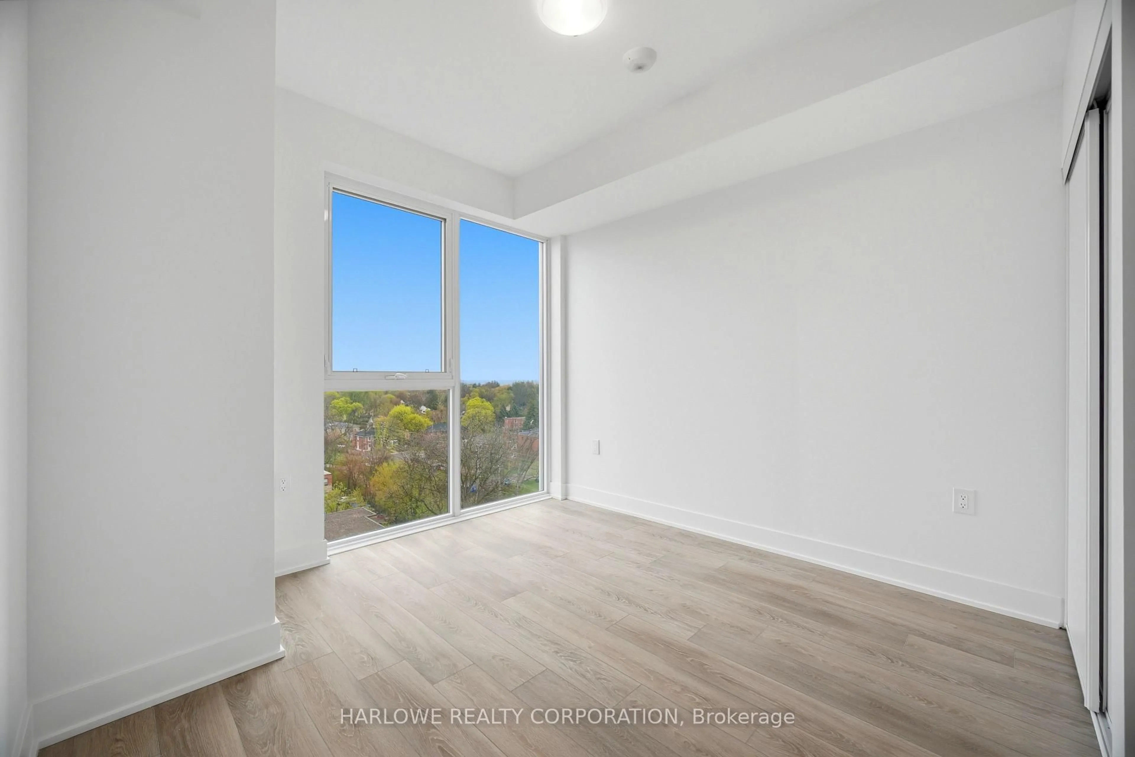 A pic of a room for 2088 James St #904, Burlington Ontario L7R 0H2