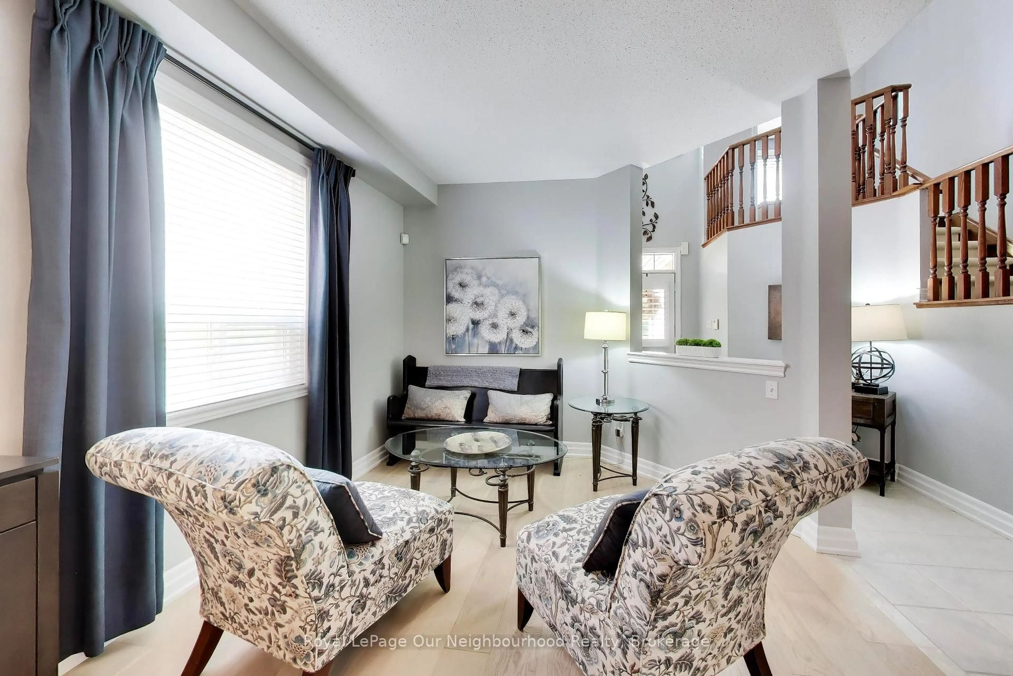 Living room with furniture, unknown for 2324 Woodcrest Dr, Oakville Ontario L6M 4C5