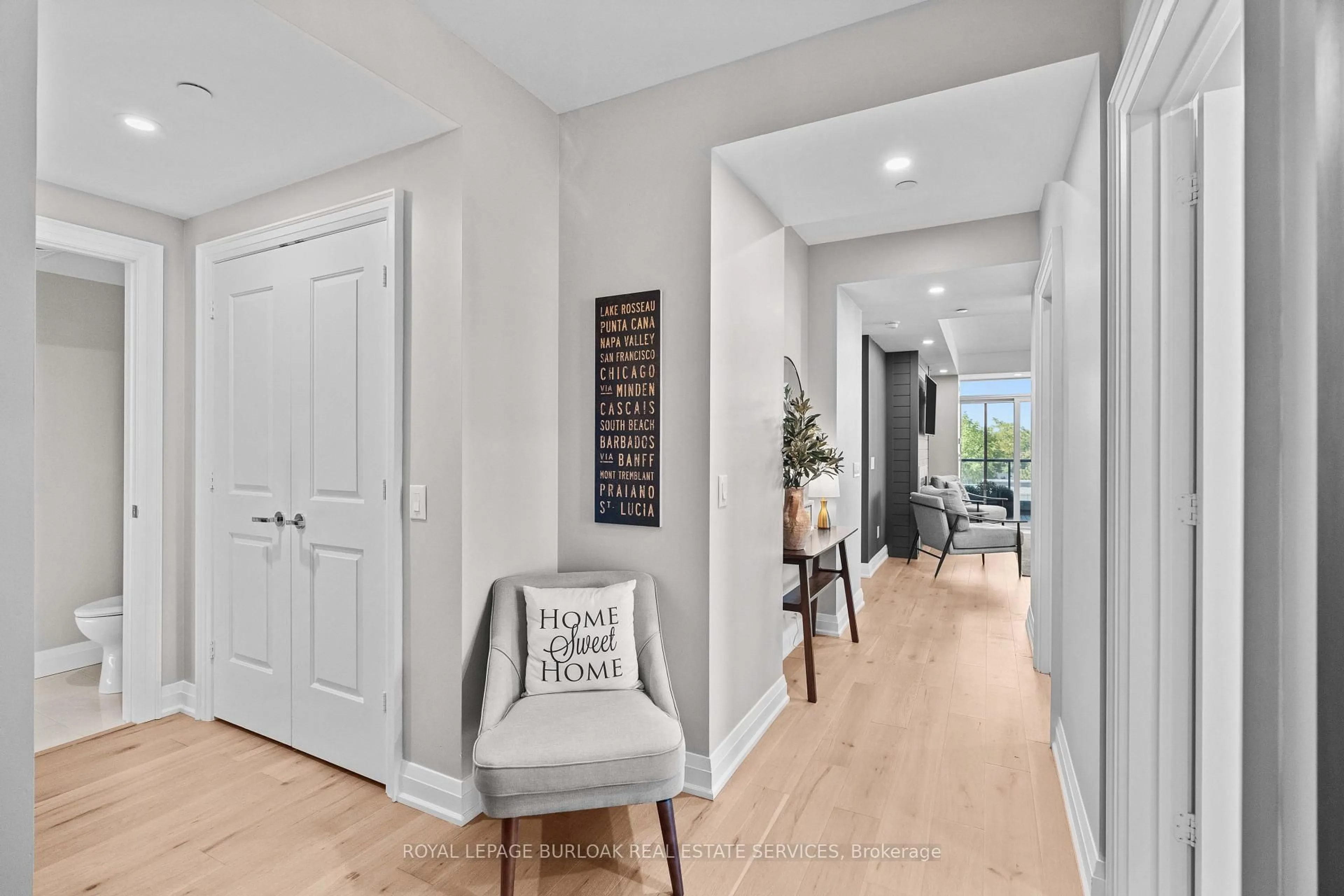 Indoor entryway for 11 Bronte Rd #409, Oakville Ontario L6L 0E1