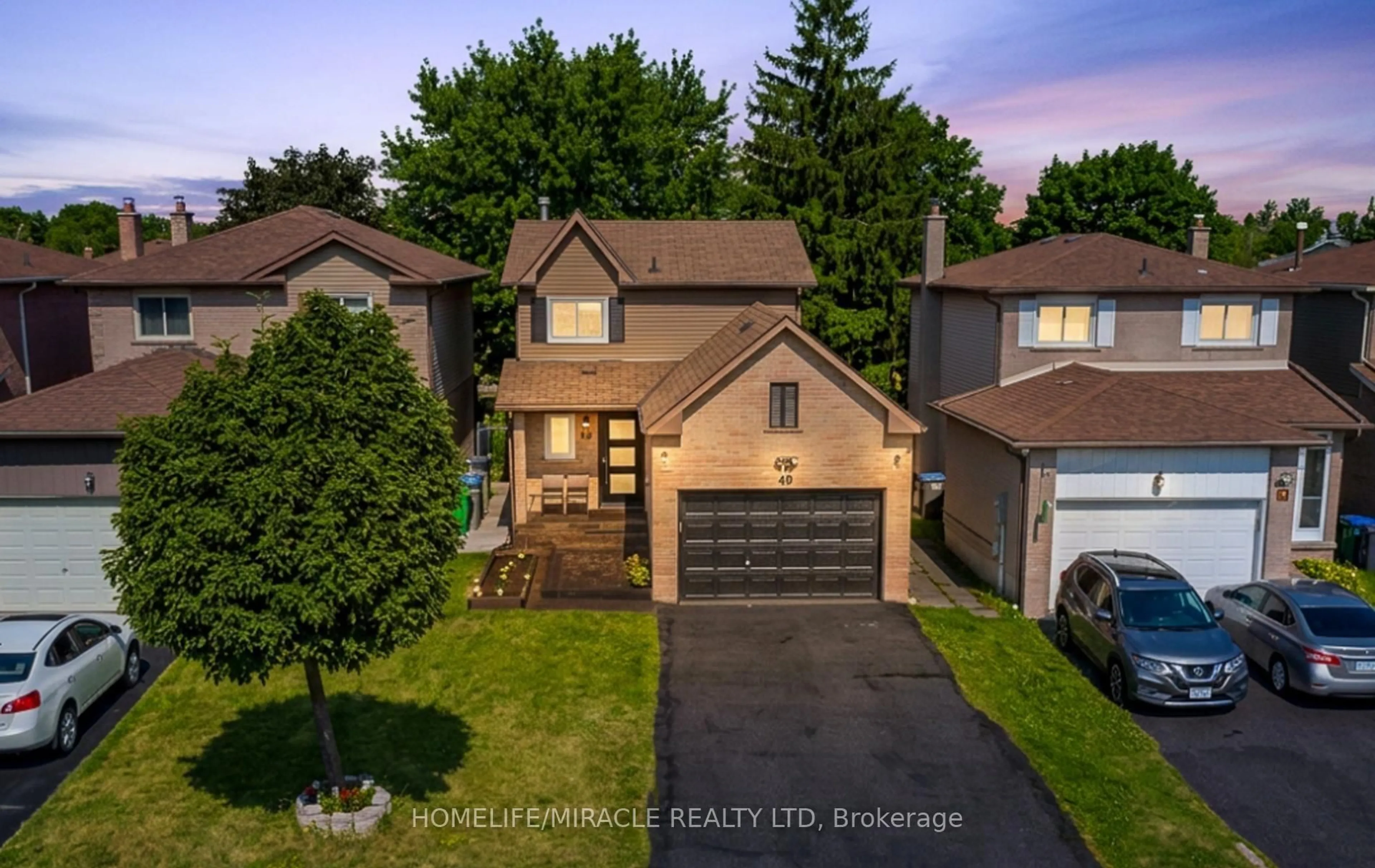 A pic from outside/outdoor area/front of a property/back of a property/a pic from drone, street for 49 Newbridge Cres, Brampton Ontario L6S 4B5