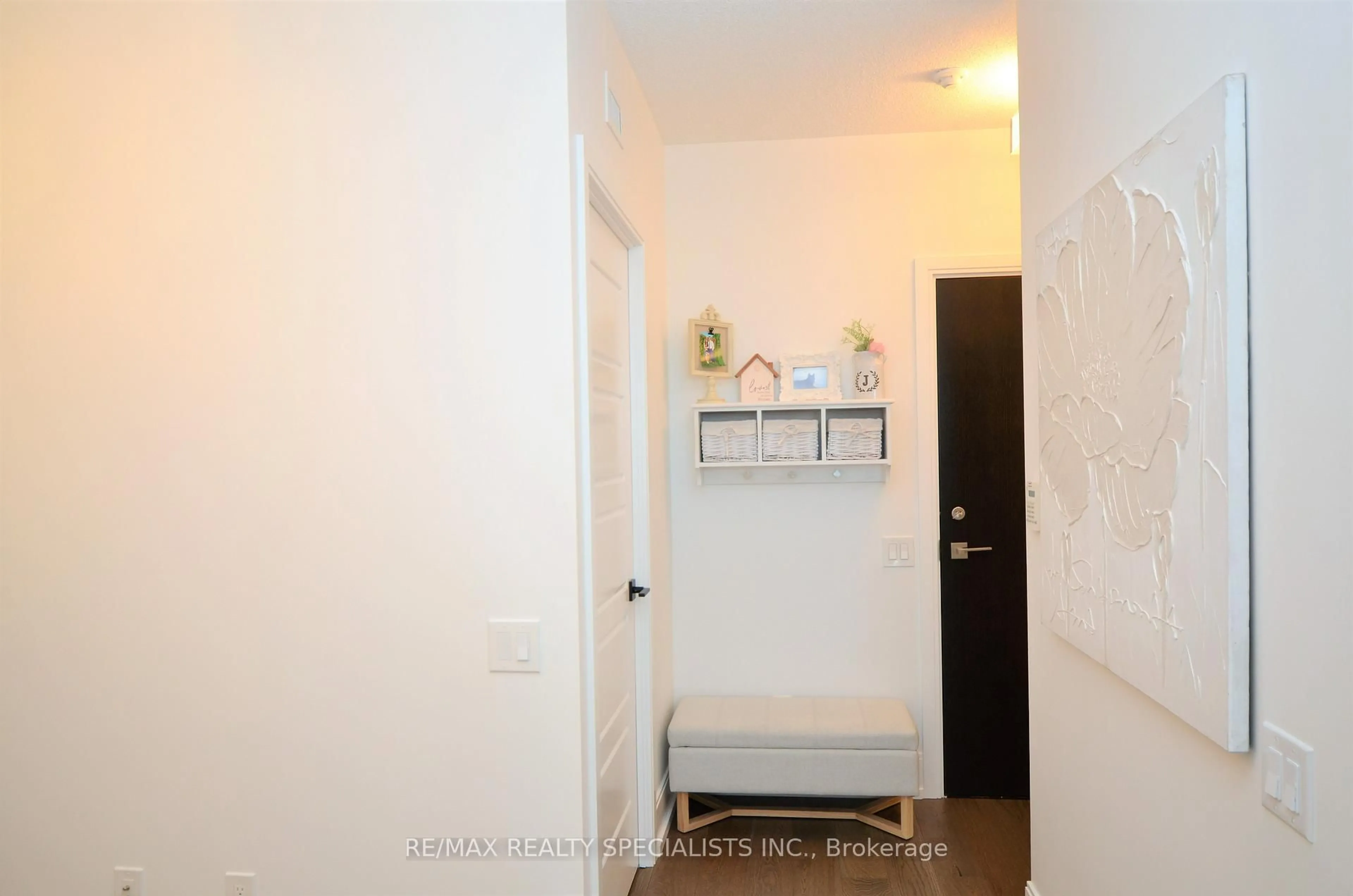 Indoor entryway for 15 Viking Lane #3310, Toronto Ontario M9B 0A4
