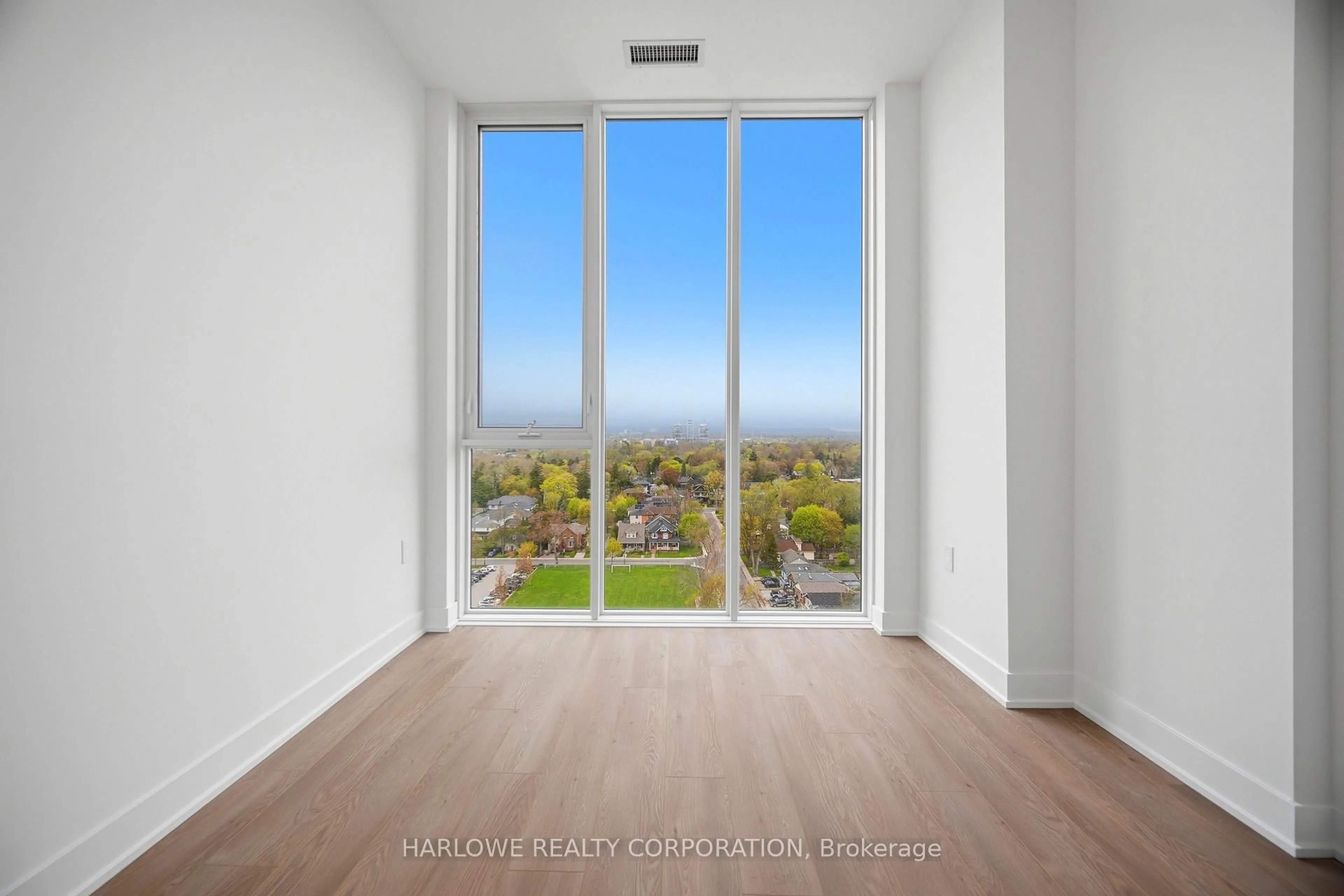 A pic of a room for 2088 James St #1303, Burlington Ontario L7R 0H2