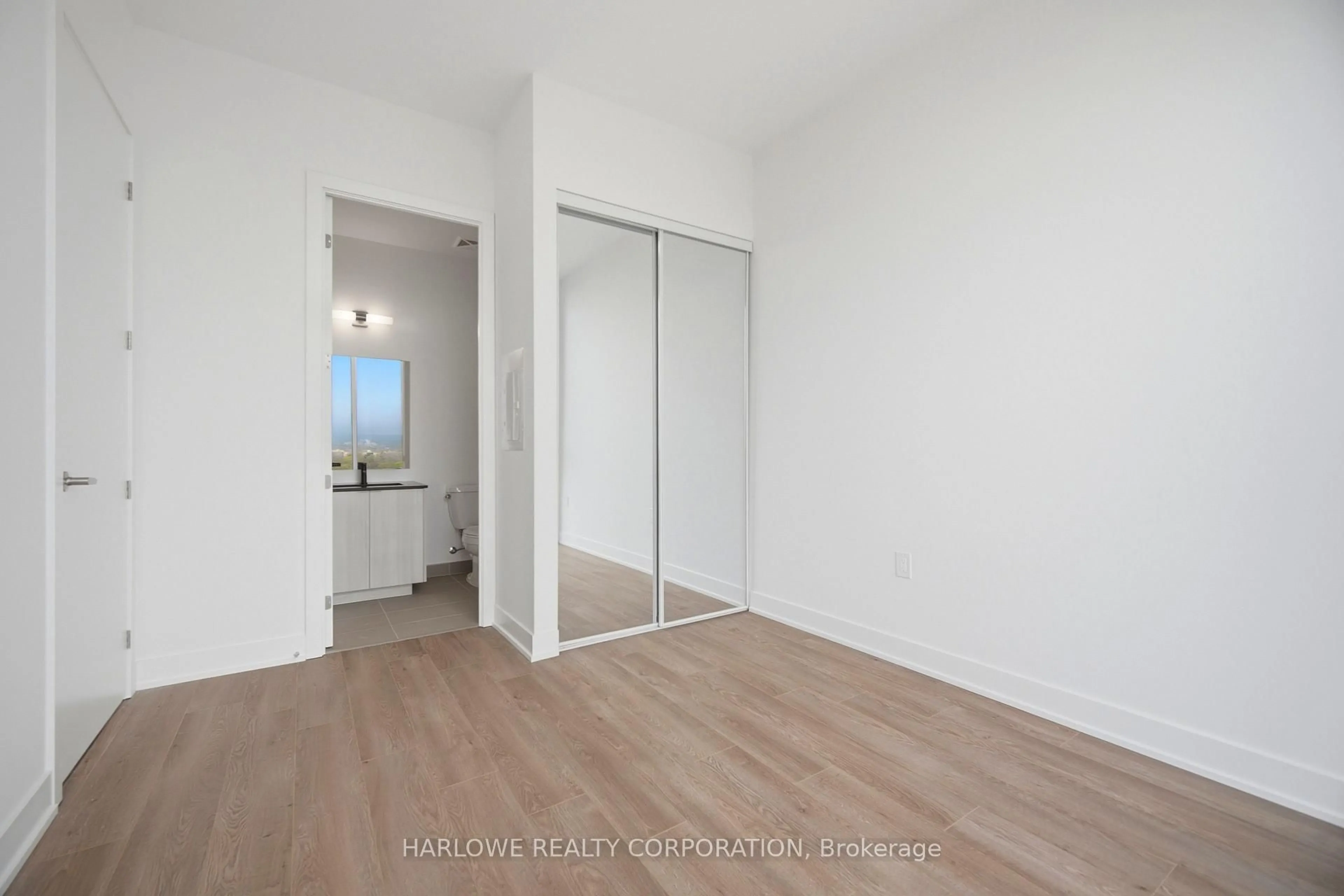 A pic of a room for 2088 James St #1303, Burlington Ontario L7R 0H2