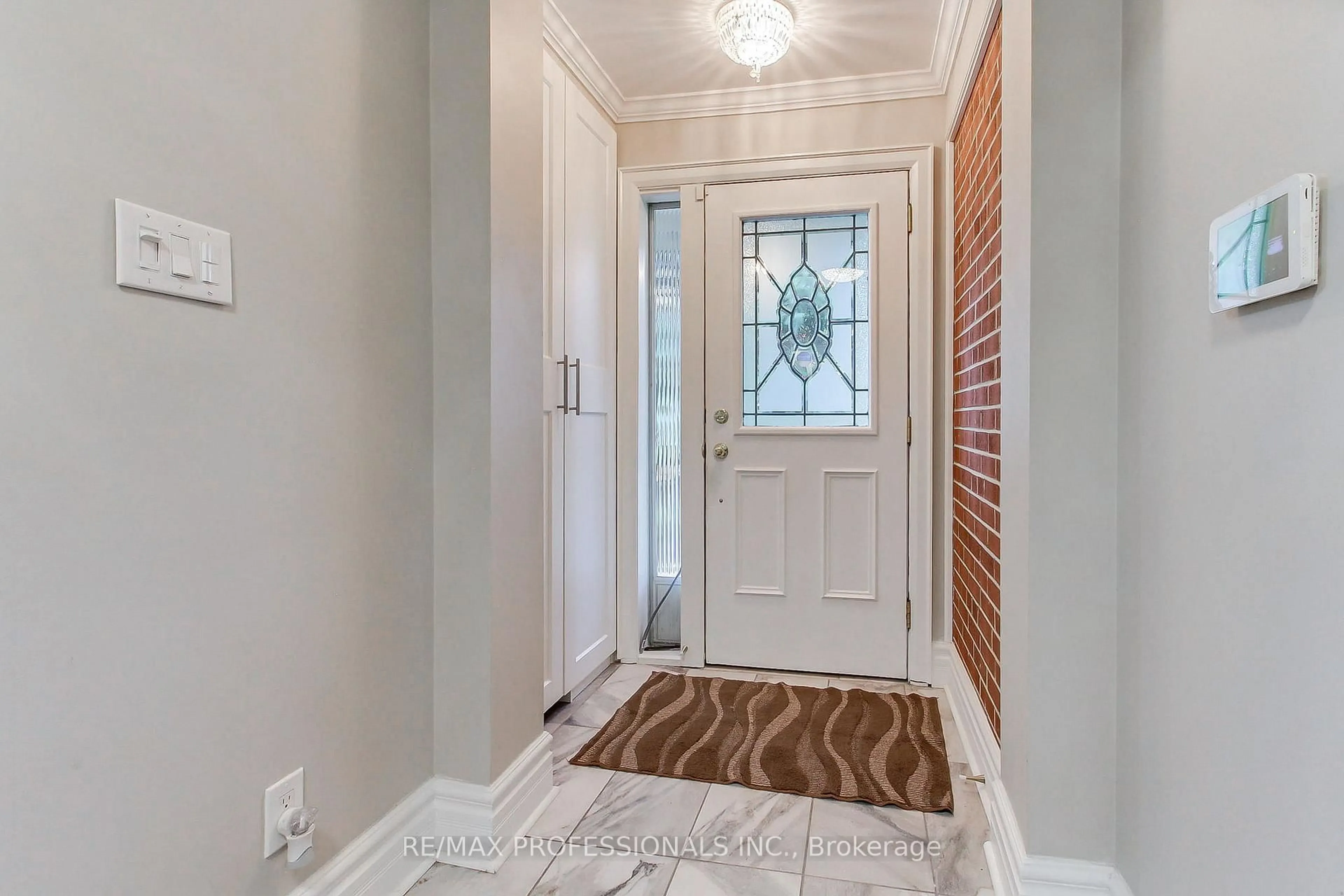 Indoor entryway for 40 Cowley Ave, Toronto Ontario M9B 2E3