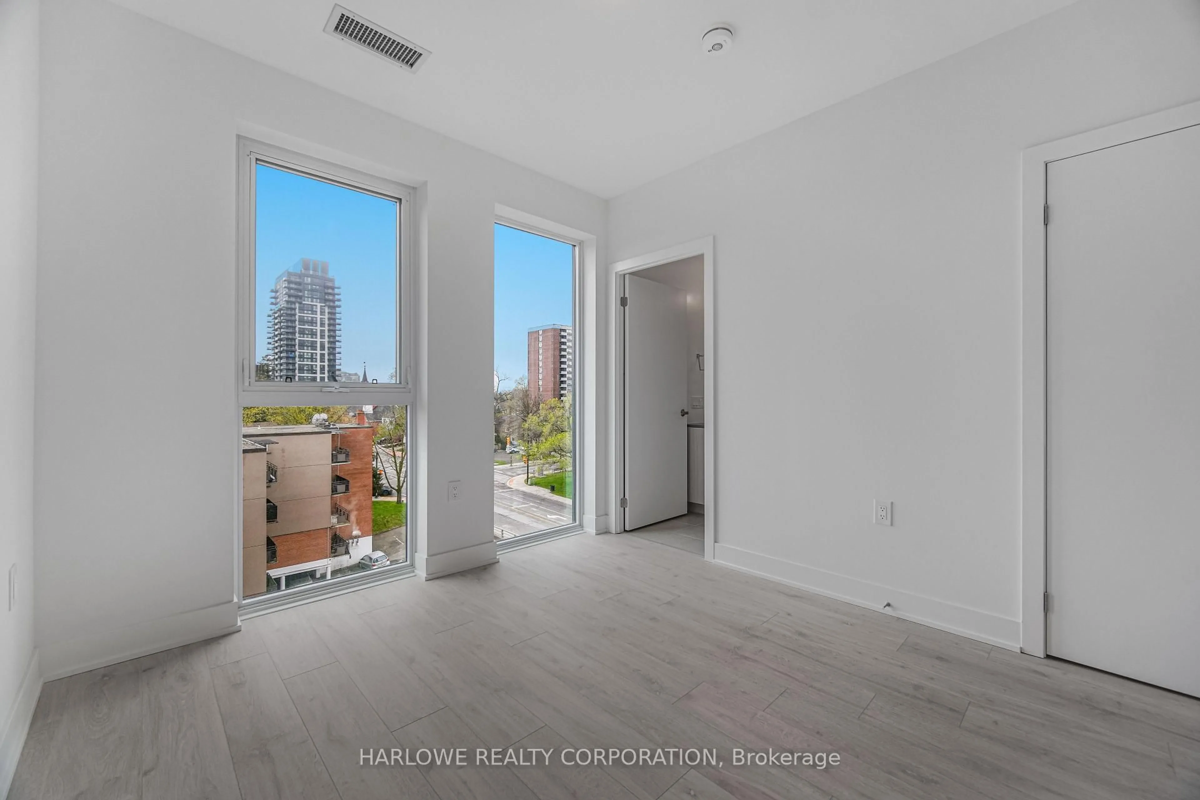 A pic of a room for 2088 James St #410, Burlington Ontario L7R 0H2