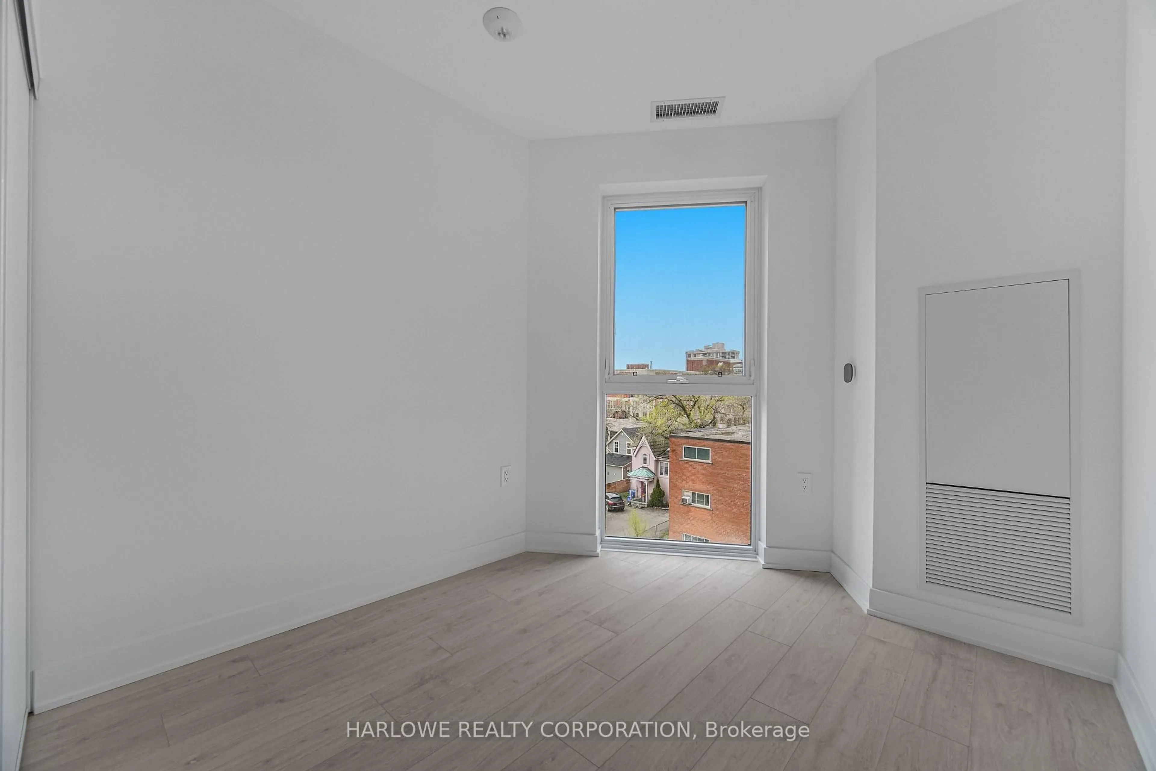 A pic of a room for 2088 James St #410, Burlington Ontario L7R 0H2