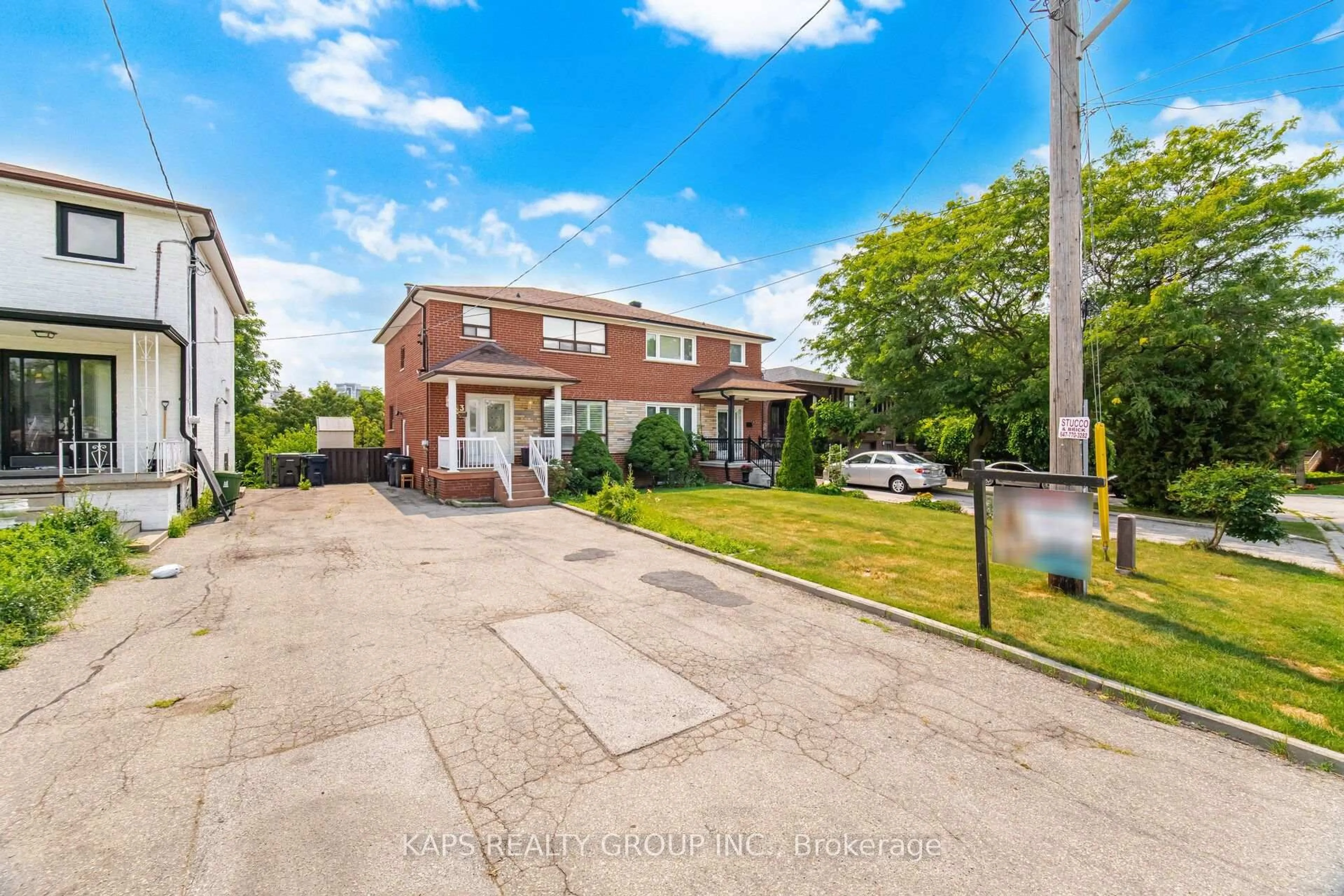 A pic from outside/outdoor area/front of a property/back of a property/a pic from drone, street for 43 Donofree Rd, Toronto Ontario M6L 2P4