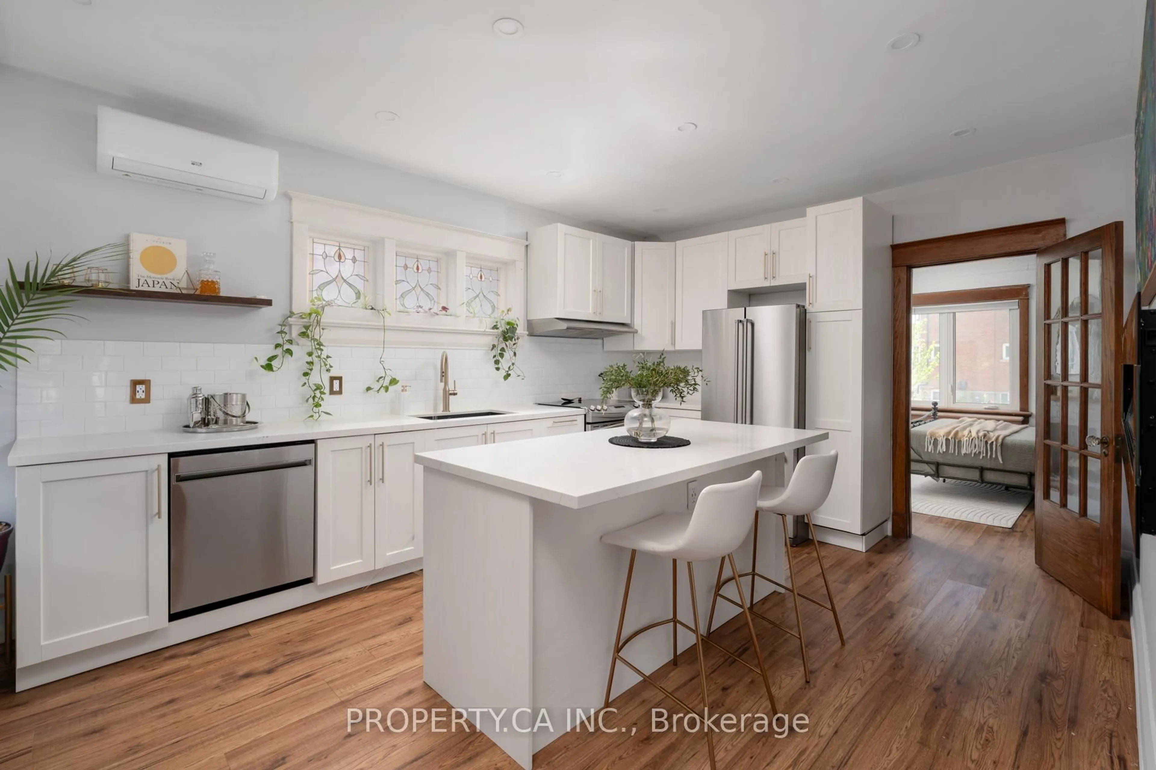 Open concept kitchen, unknown for 9 Fairview Ave, Toronto Ontario M6P 3A2