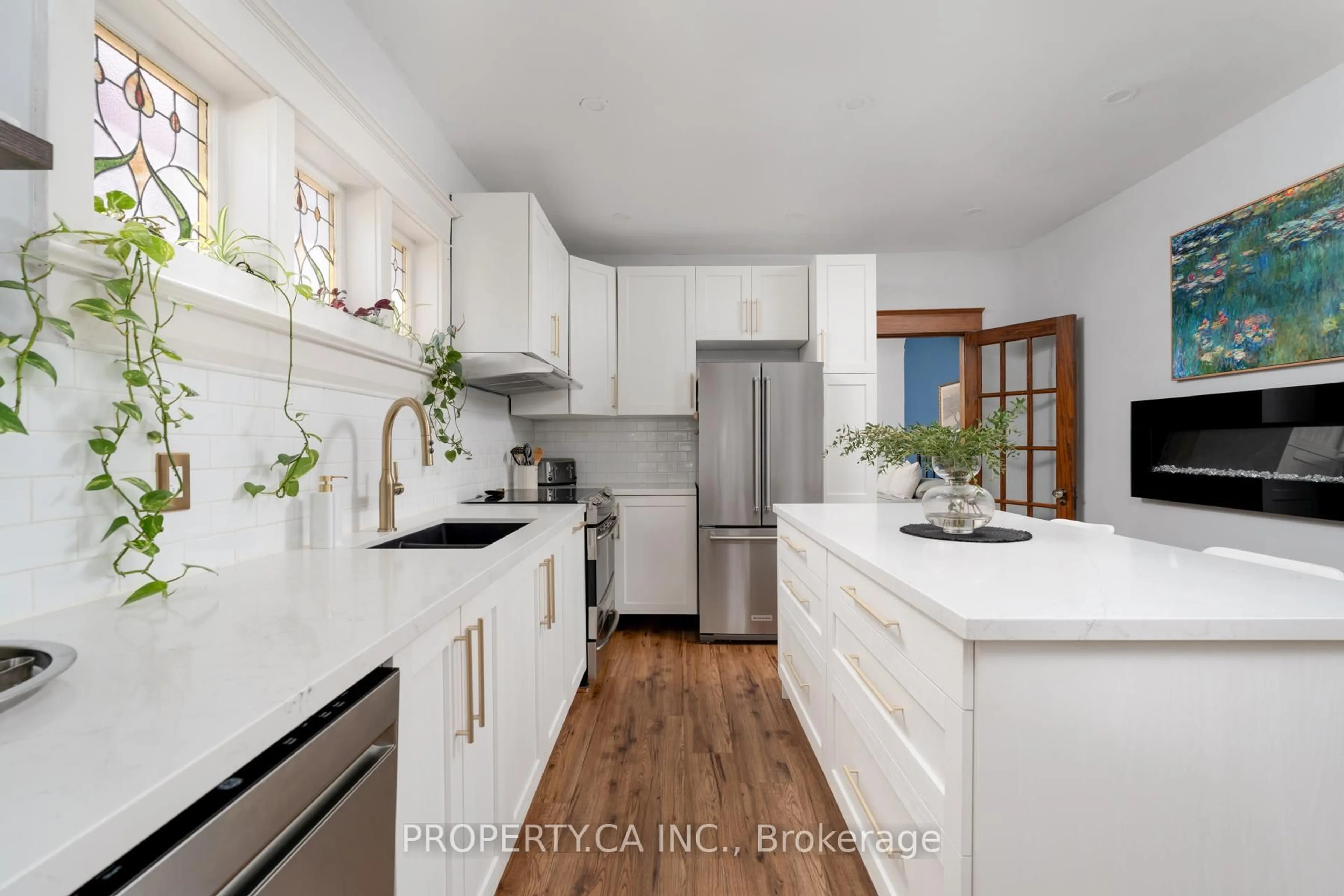 Open concept kitchen, ceramic/tile floor for 9 Fairview Ave, Toronto Ontario M6P 3A2