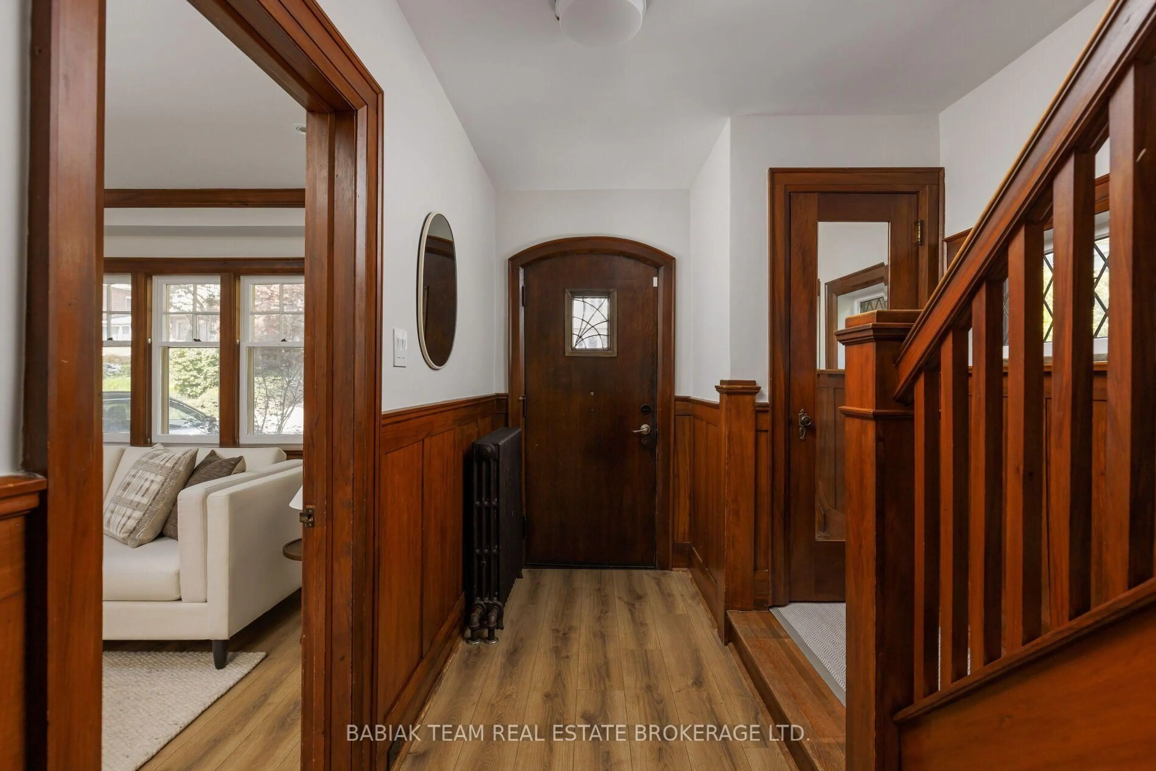 Indoor entryway for 26 Riverview Gdns, Toronto Ontario M6S 4E5
