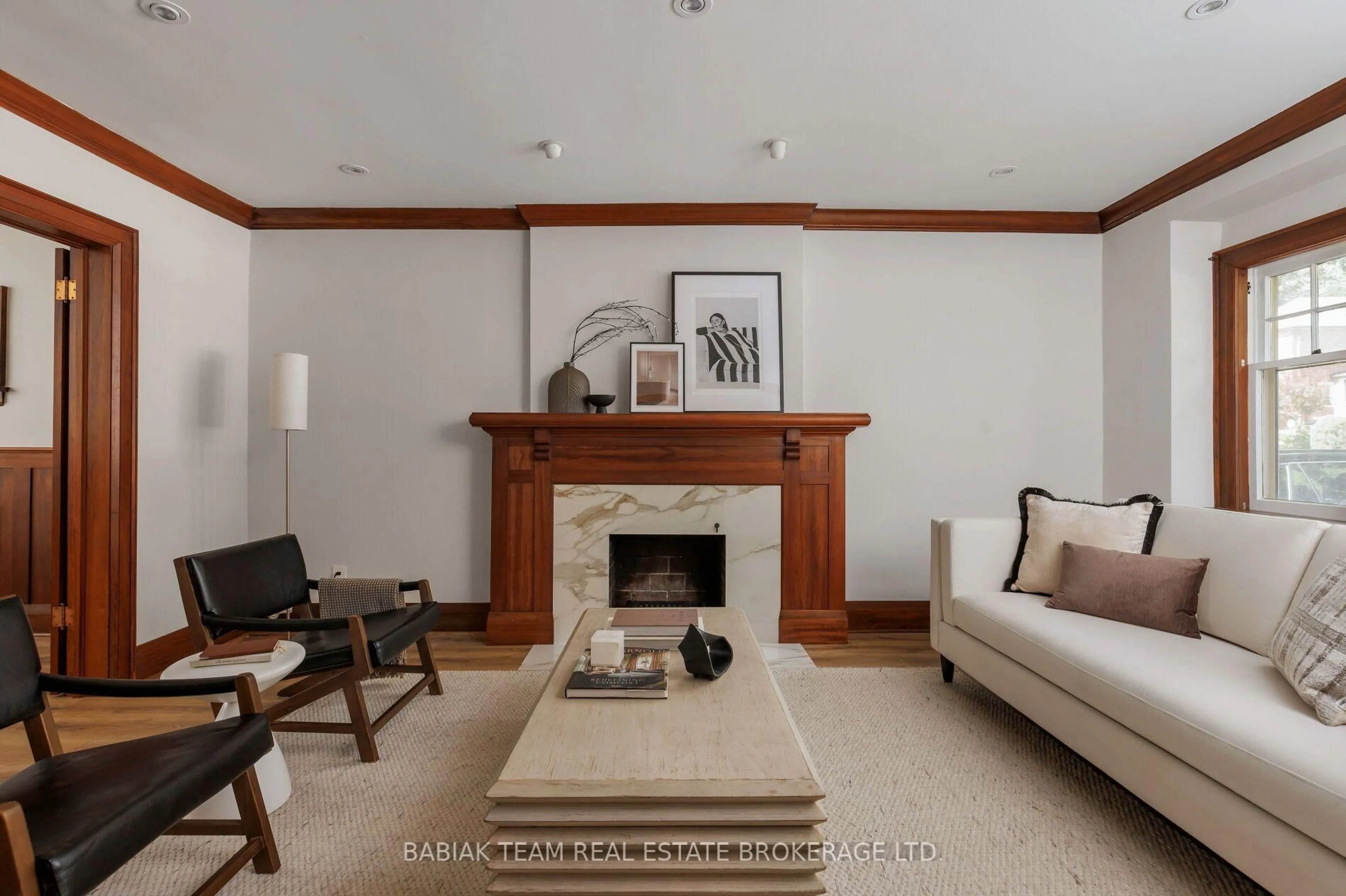 Living room with furniture, unknown for 26 Riverview Gdns, Toronto Ontario M6S 4E5