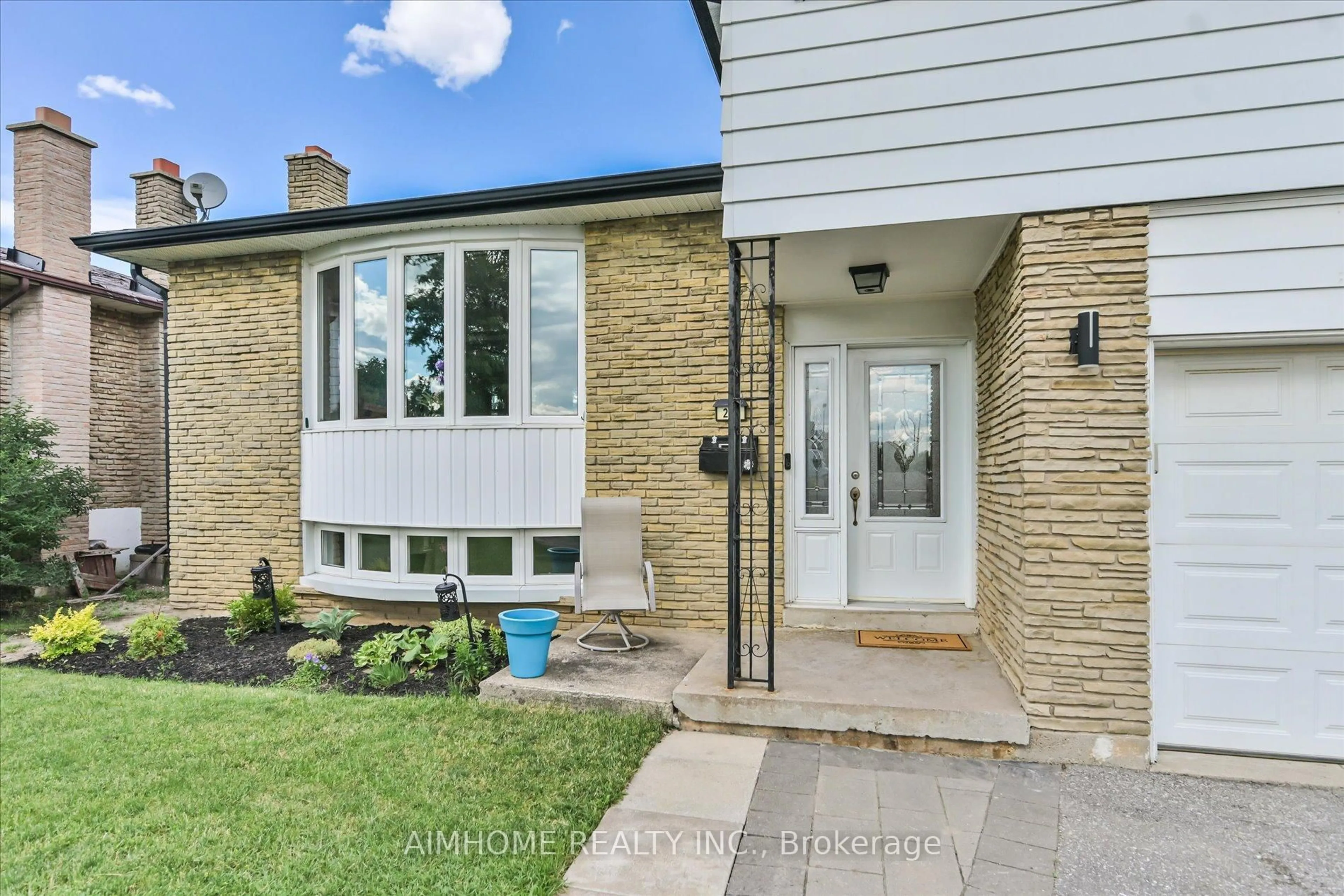 Home with brick exterior material, street for 232 McMurchy Ave, Brampton Ontario L6Y 1Z5