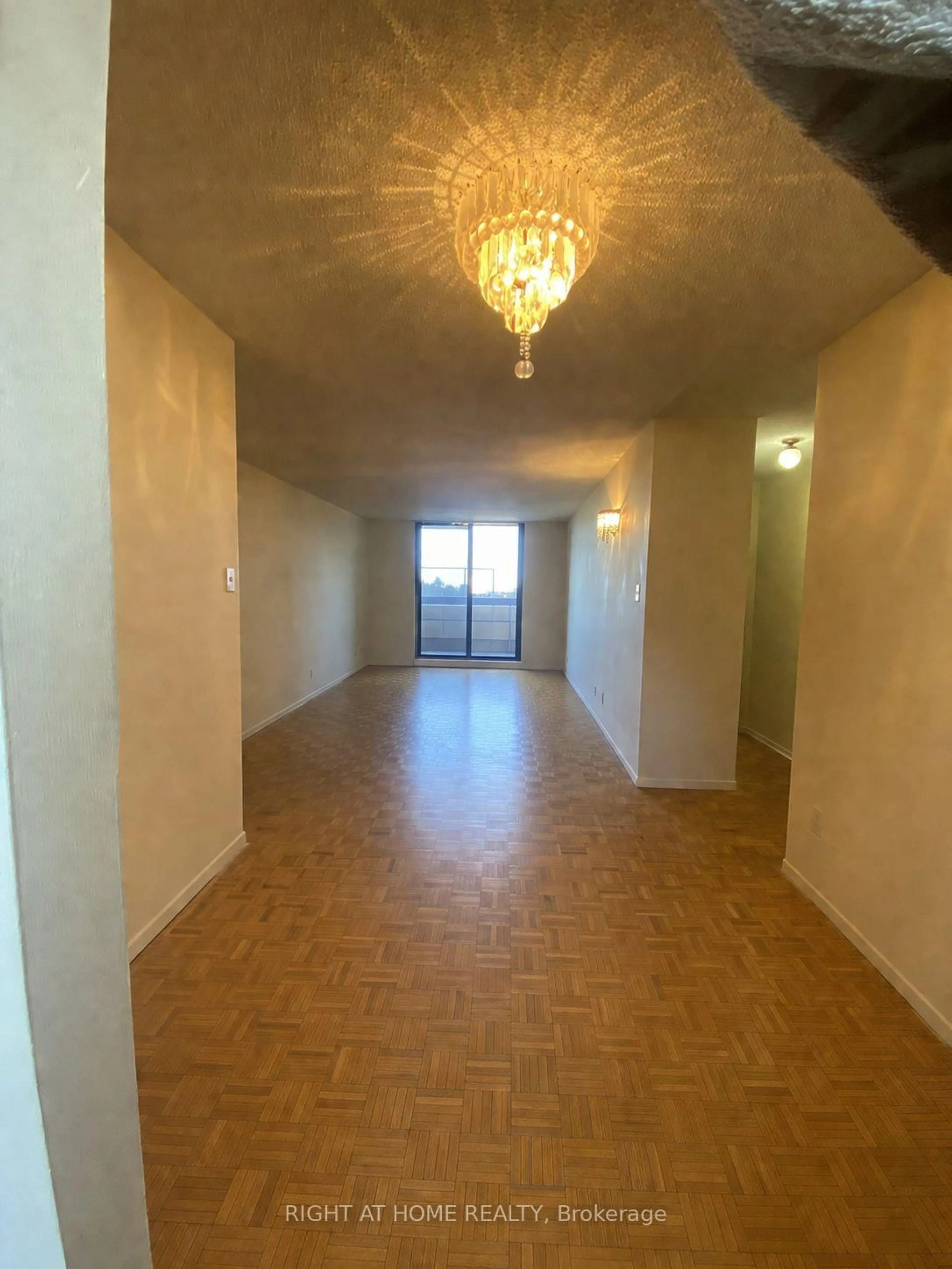 A pic of a room for 4673 Jane St #811, Toronto Ontario M3N 2L1