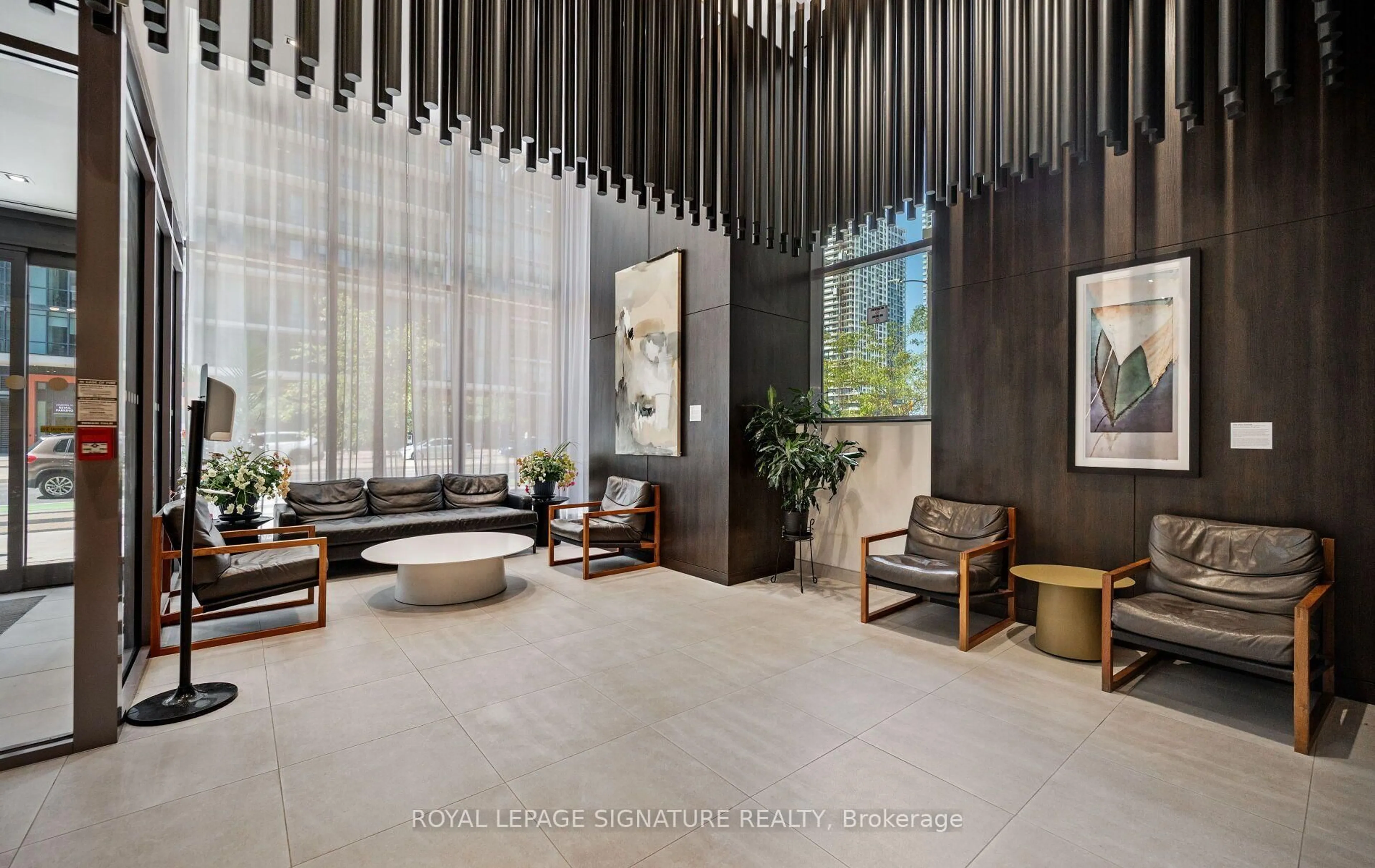Lobby for 4065 Confederation Pkwy #3512, Mississauga Ontario L5B 0L4