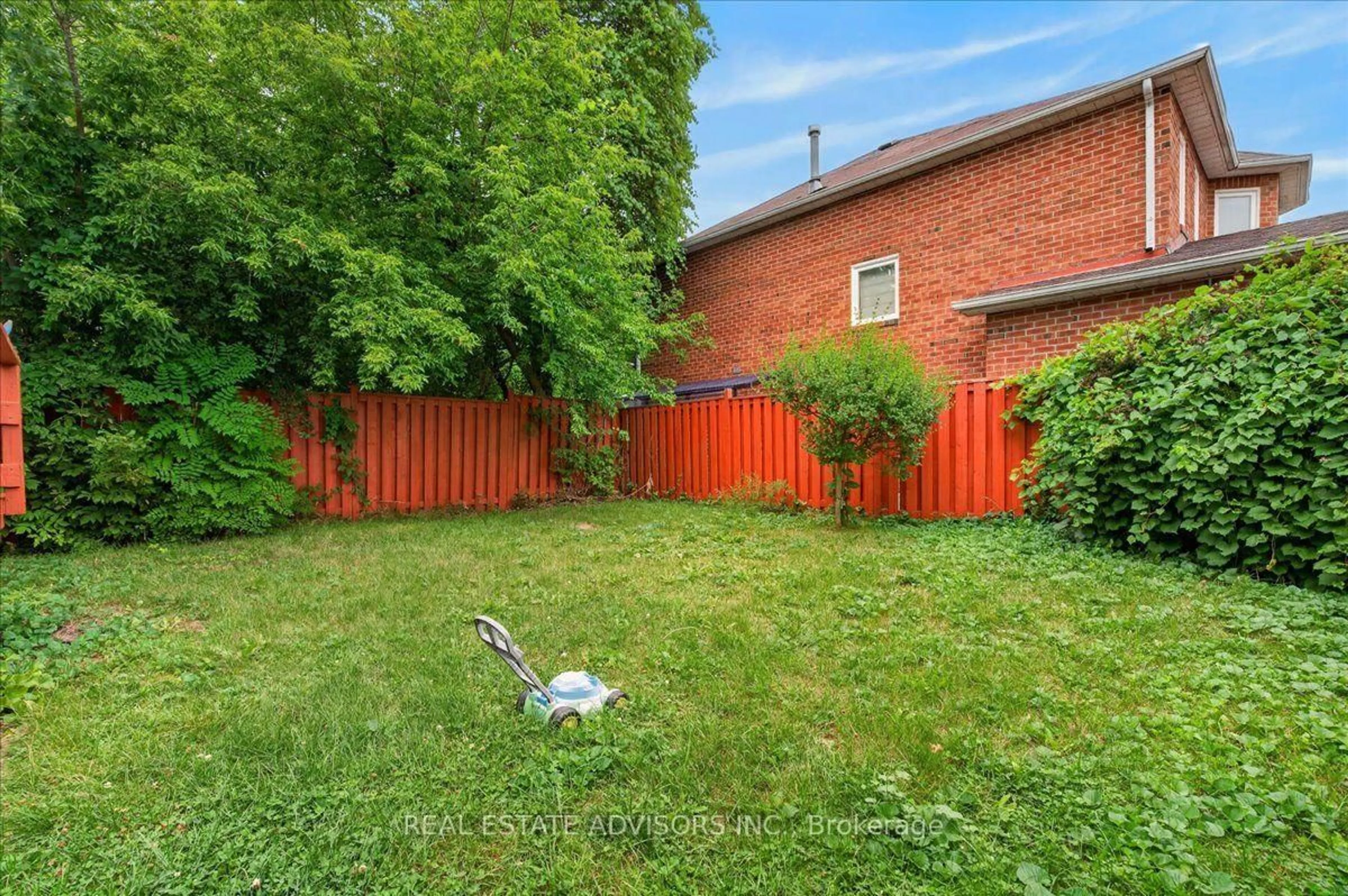 Patio, street for 36 Mount Pleasant Dr, Brampton Ontario L6Z 1K2