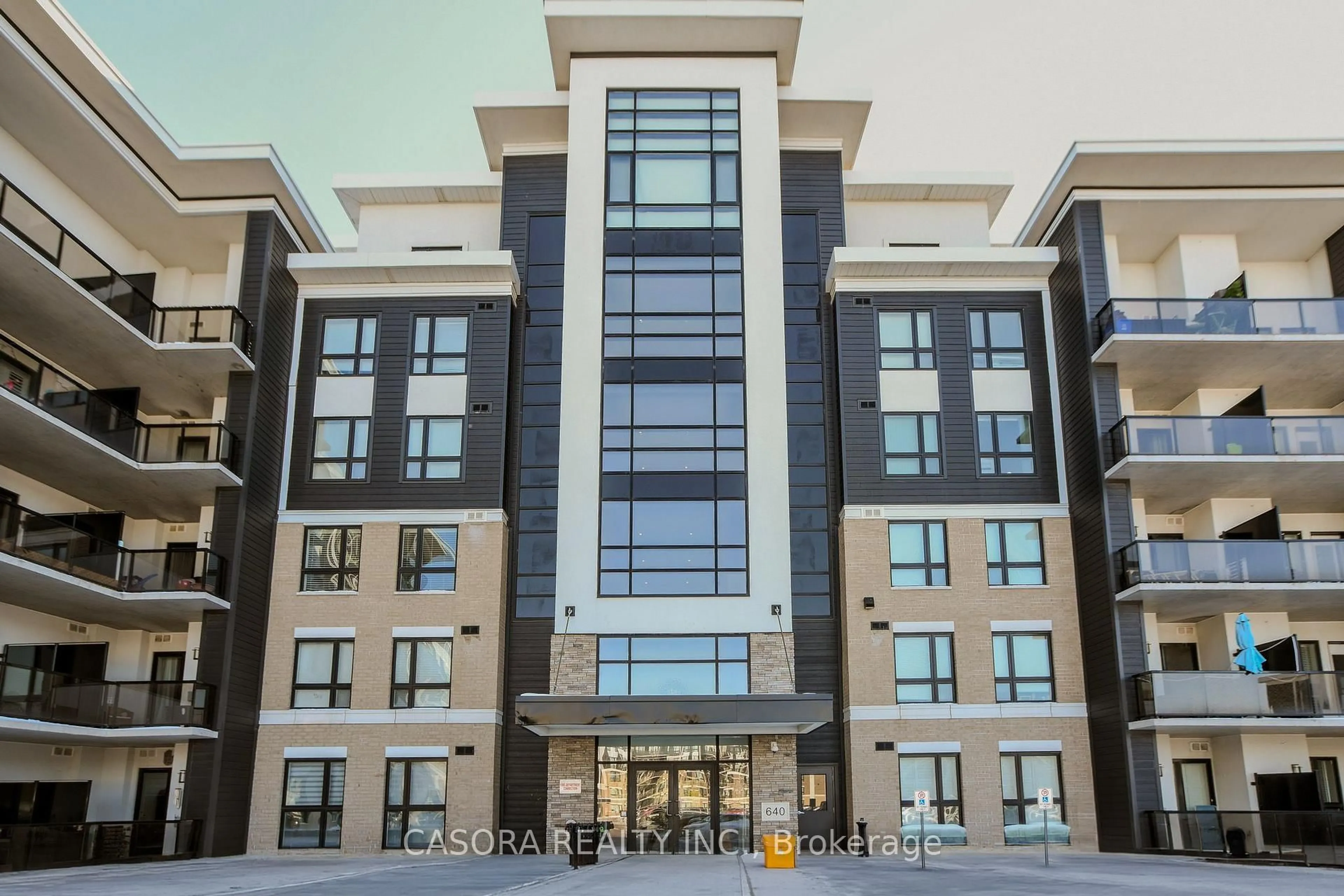 Indoor foyer for 640 Sauve St #111, Milton Ontario L9T 9A7