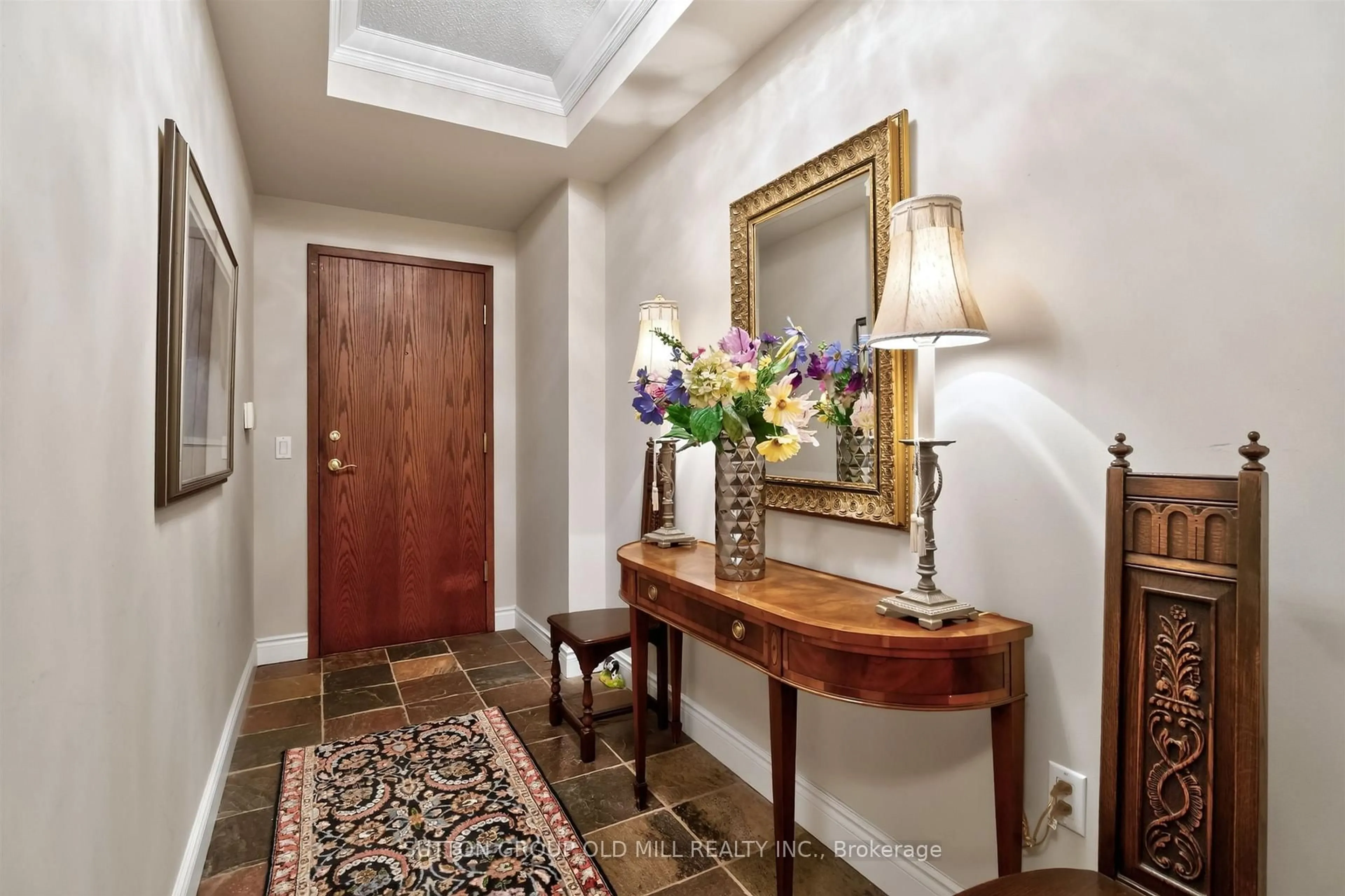 Indoor foyer for 12 Old Mill Tr #203, Toronto Ontario M8X 2Z4