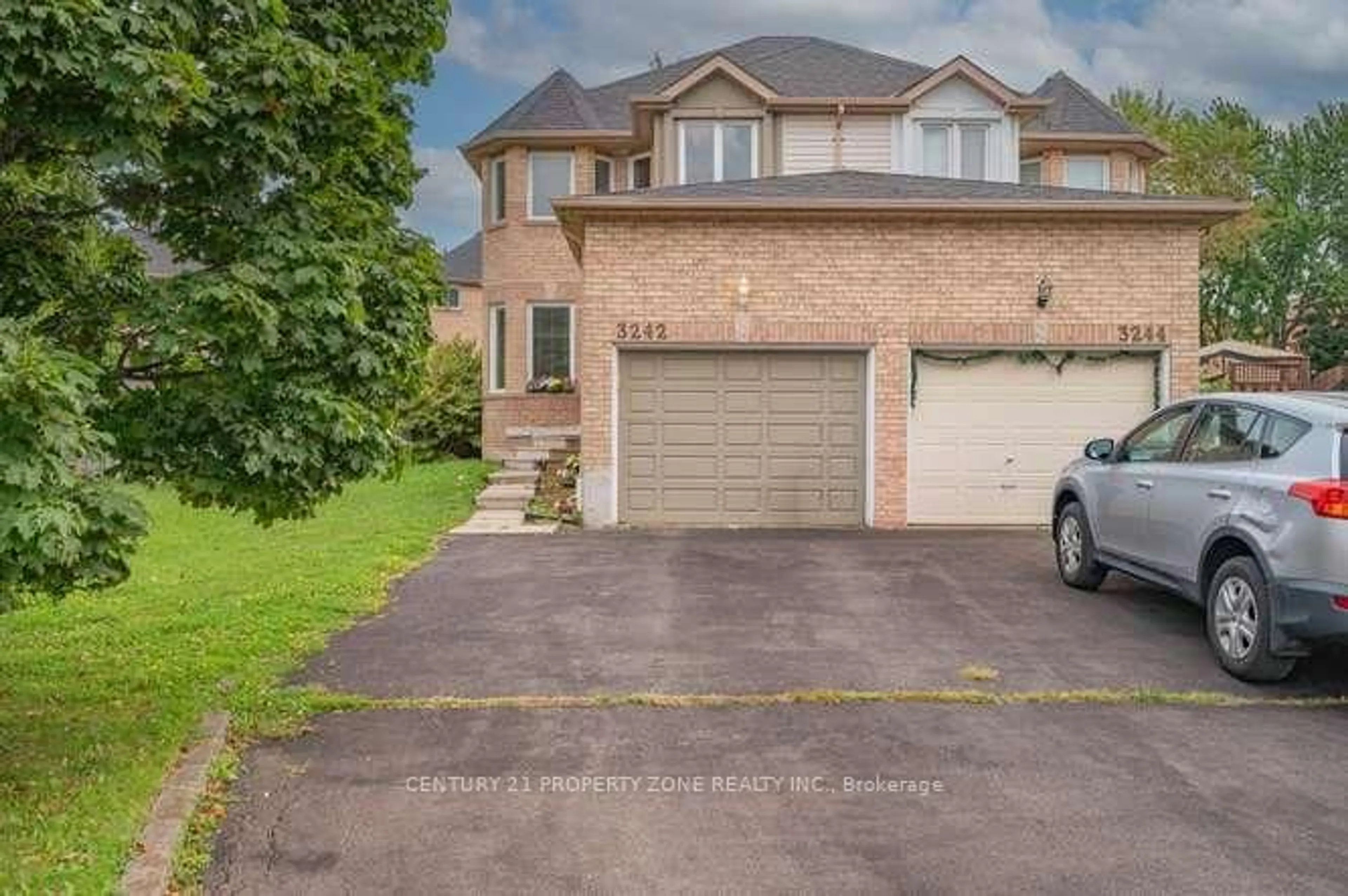 A pic from outside/outdoor area/front of a property/back of a property/a pic from drone, street for 3242 Tortola Crt, Mississauga Ontario L5N 7C4