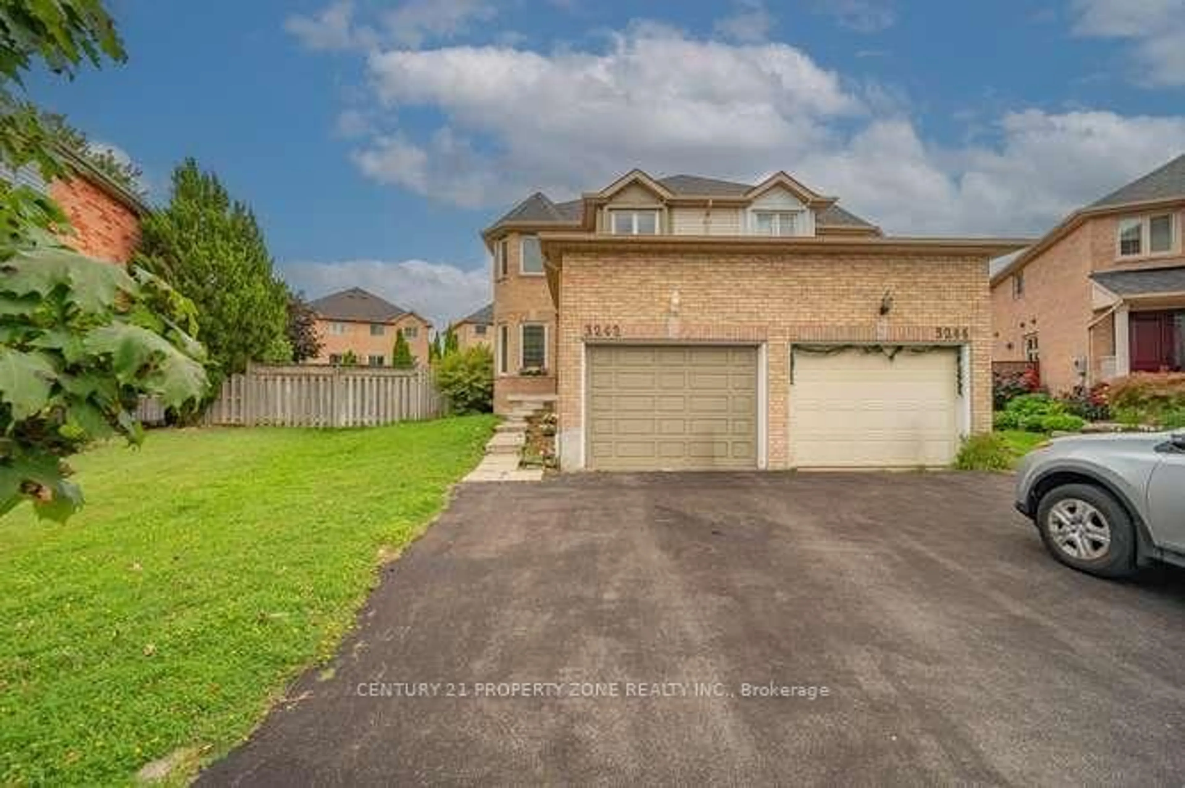 A pic from outside/outdoor area/front of a property/back of a property/a pic from drone, street for 3242 Tortola Crt, Mississauga Ontario L5N 7C4