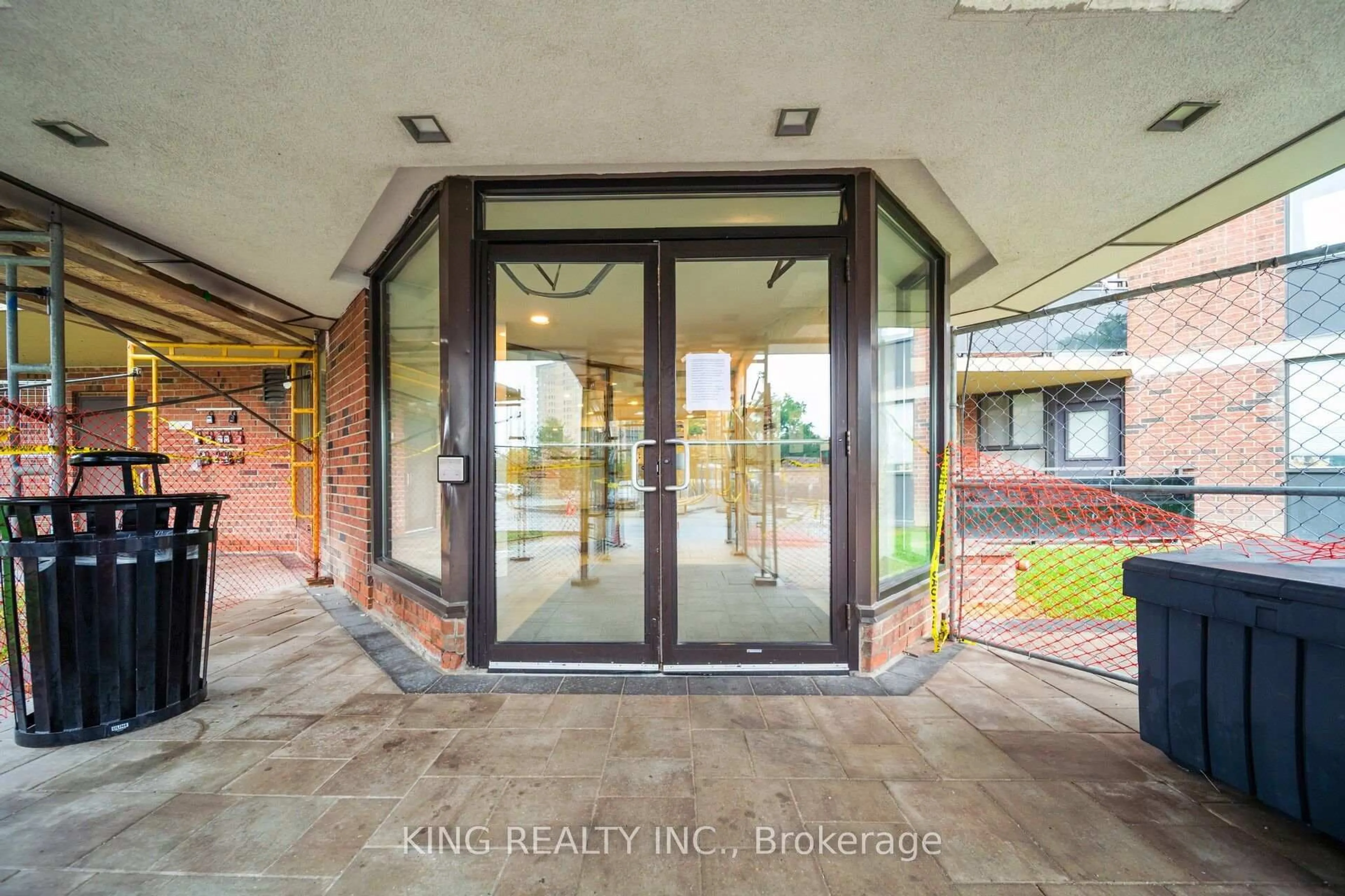 Indoor entryway for 234 Albion Rd #309, Toronto Ontario M9W 6A5