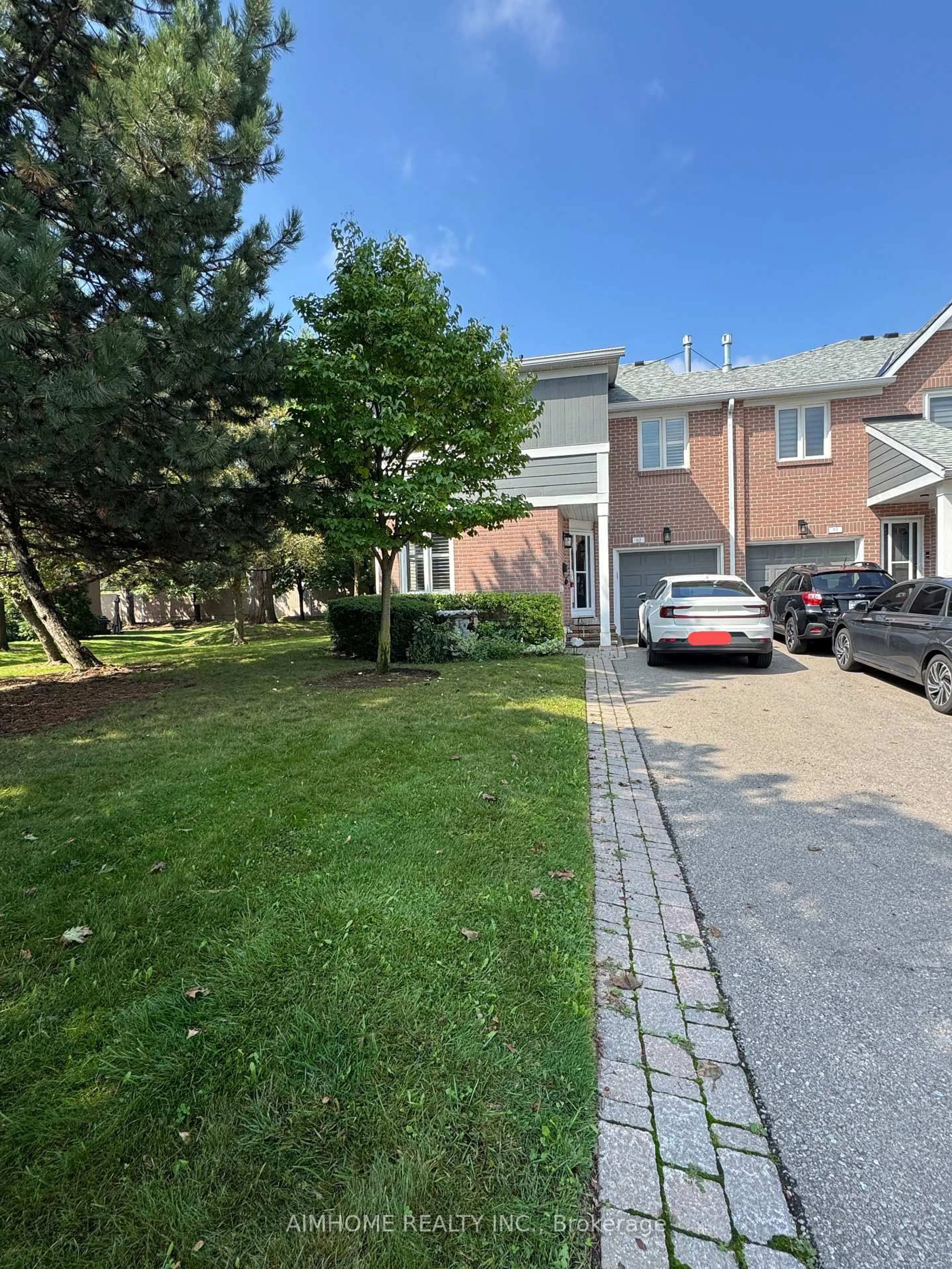 A pic from outside/outdoor area/front of a property/back of a property/a pic from drone, street for 2205 South Millway Way #60, Mississauga Ontario L5L 3T2