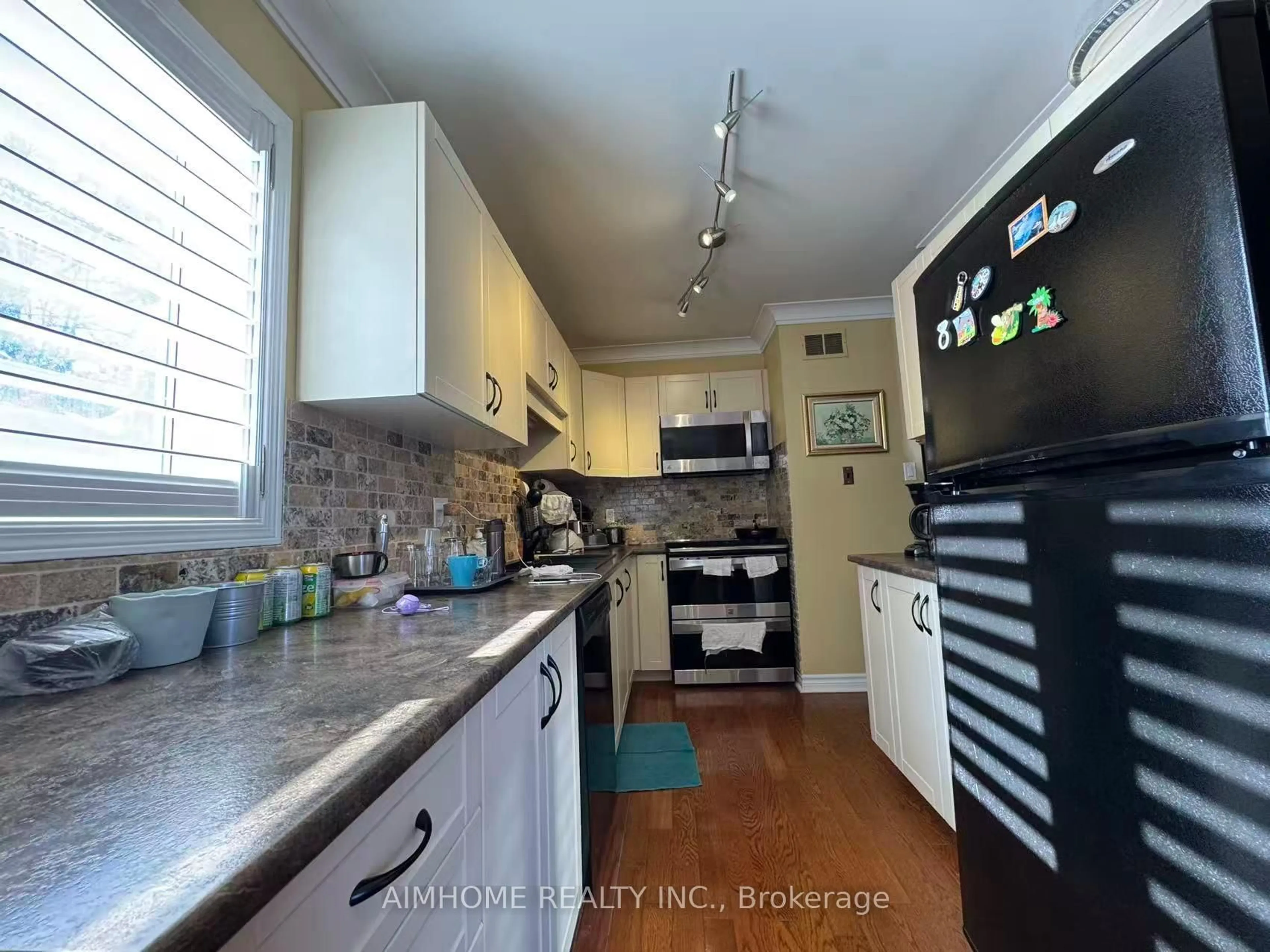 Standard kitchen, unknown for 2205 South Millway Way #60, Mississauga Ontario L5L 3T2
