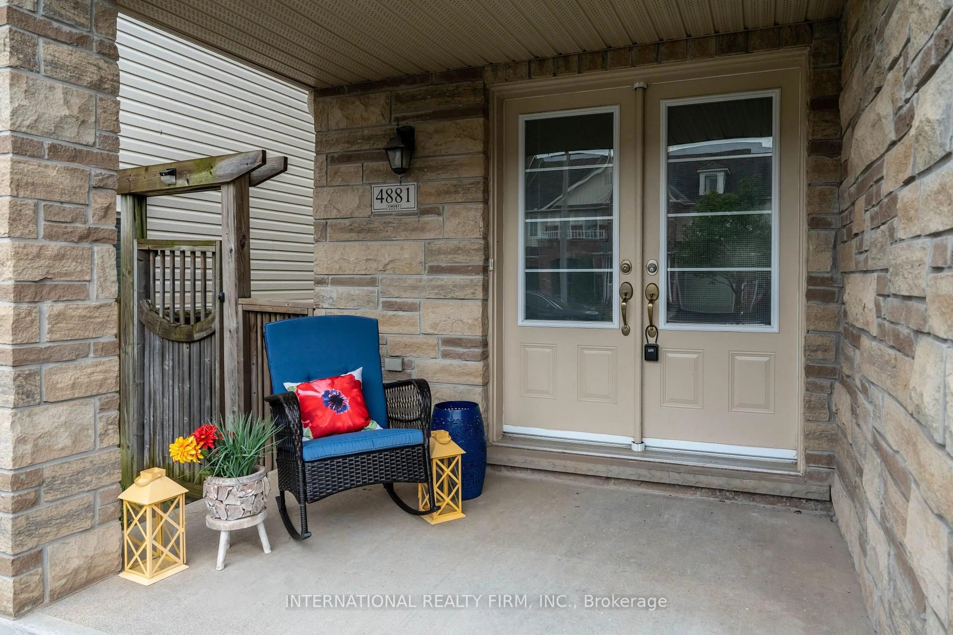 Patio, street for 4881 CAPRI Cres, Burlington Ontario L7M 0H8