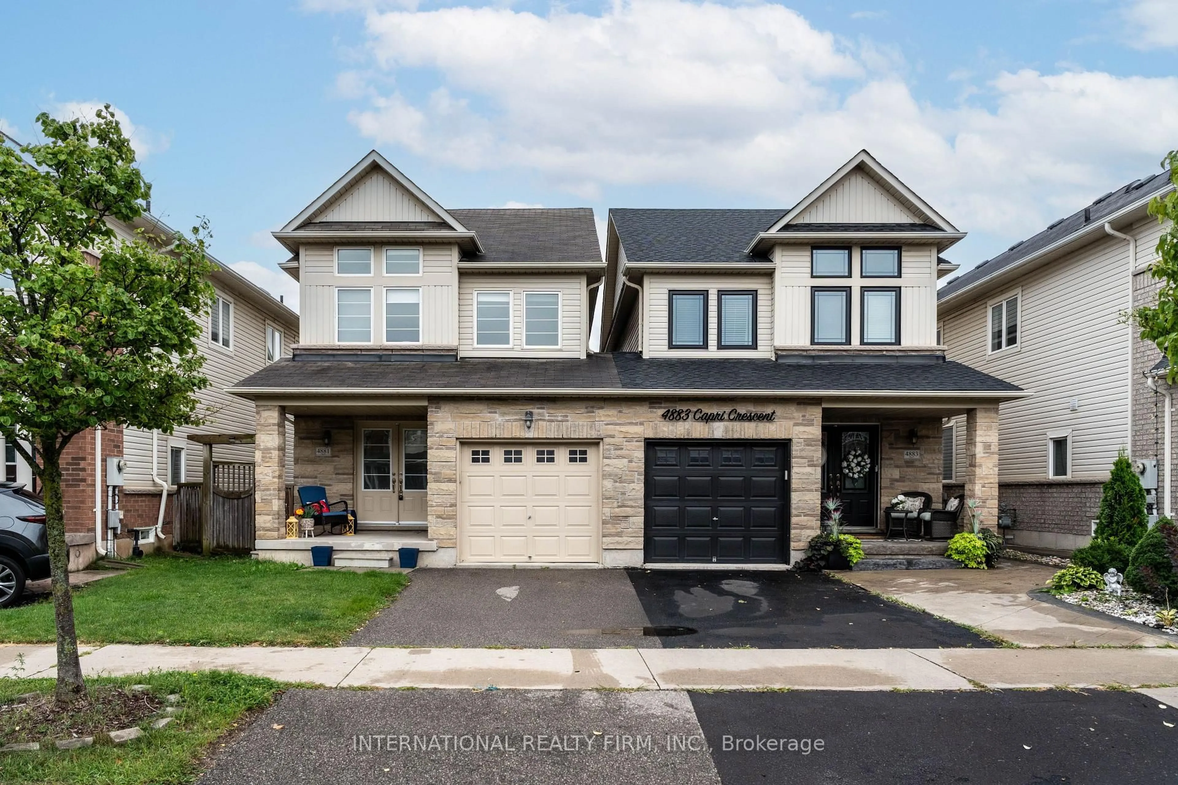 Home with vinyl exterior material, street for 4881 CAPRI Cres, Burlington Ontario L7M 0H8