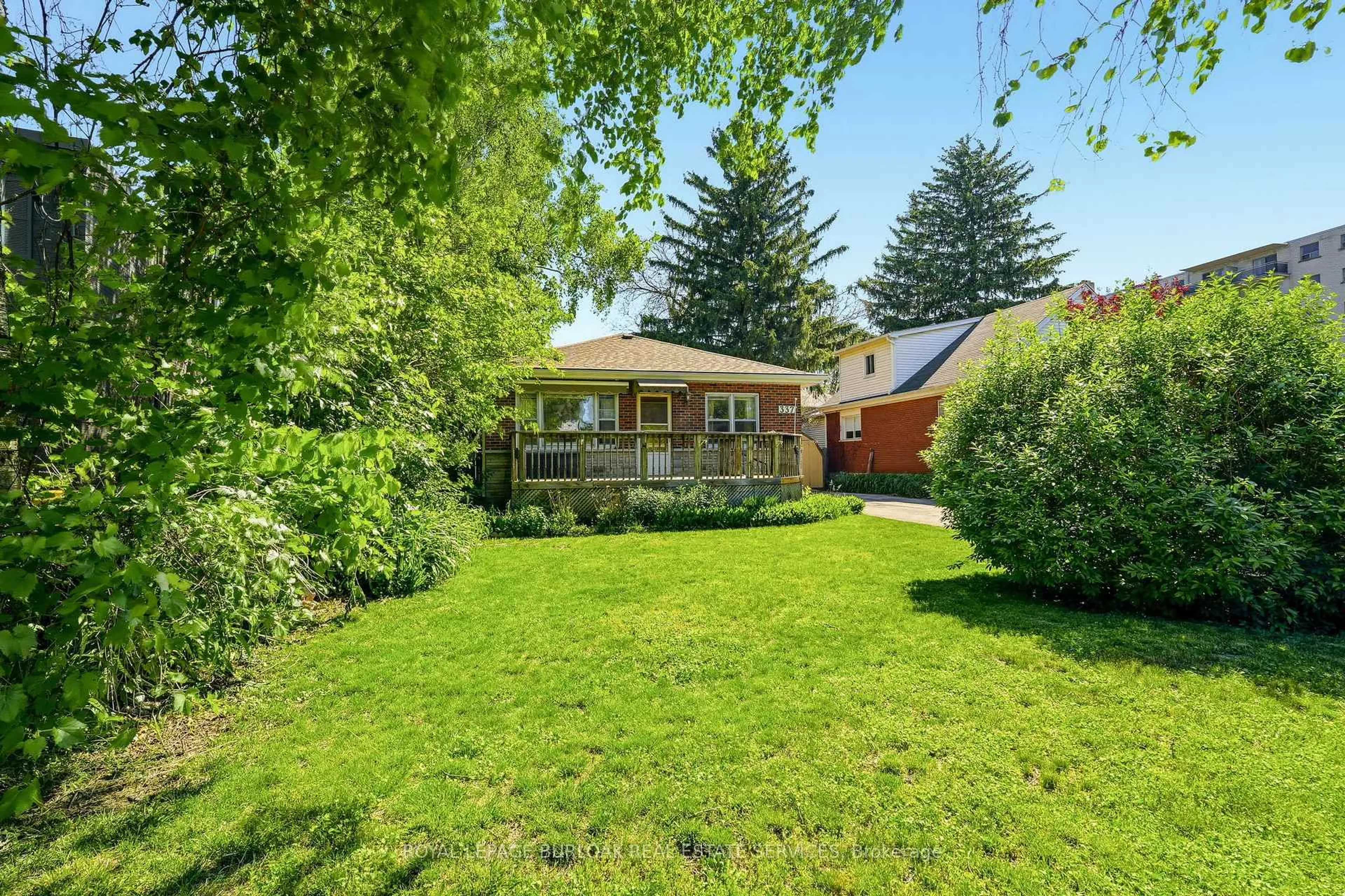 Patio, street for 337 St. Paul St, Burlington Ontario L7R 3K2