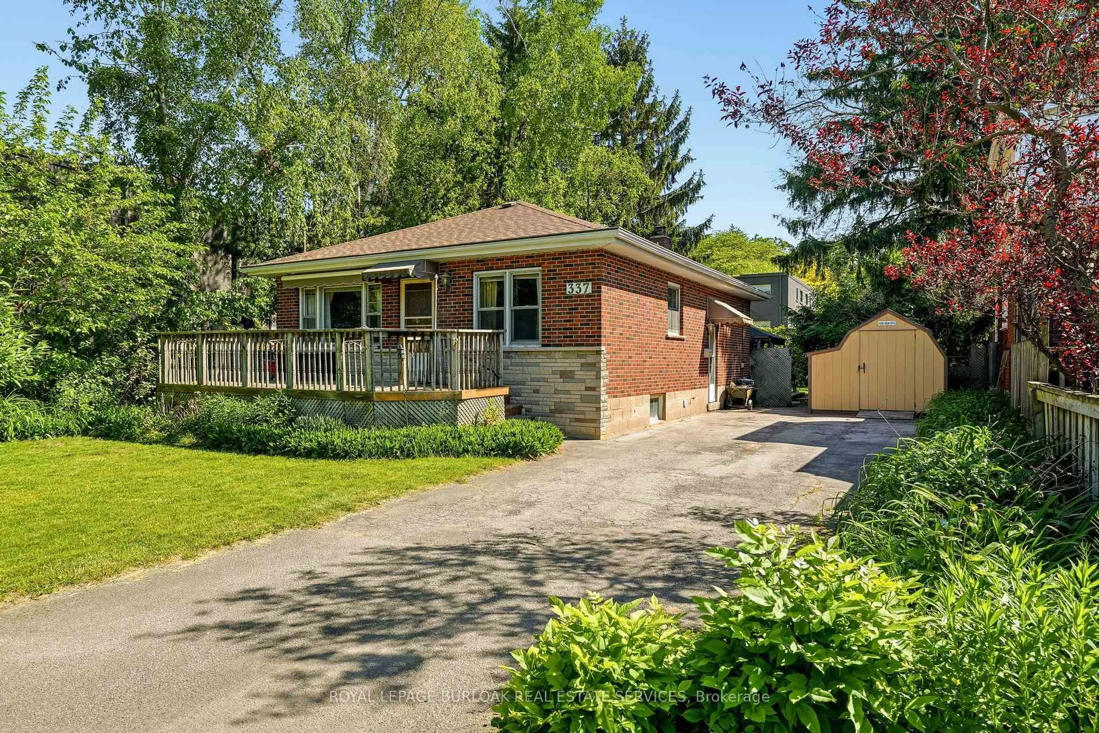 Home with brick exterior material, street for 337 St. Paul St, Burlington Ontario L7R 3K2