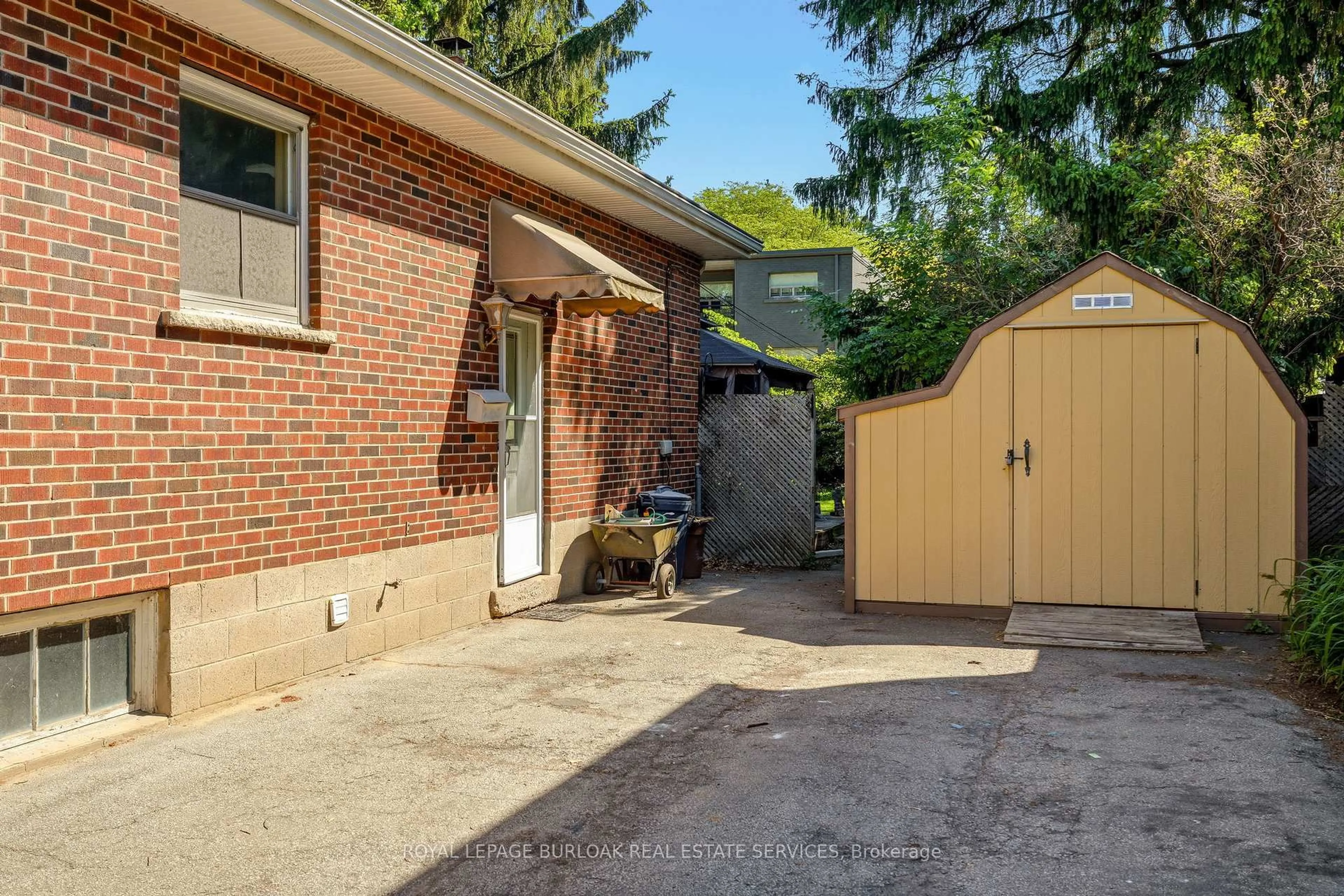 Unknown for 337 St. Paul St, Burlington Ontario L7R 3K2