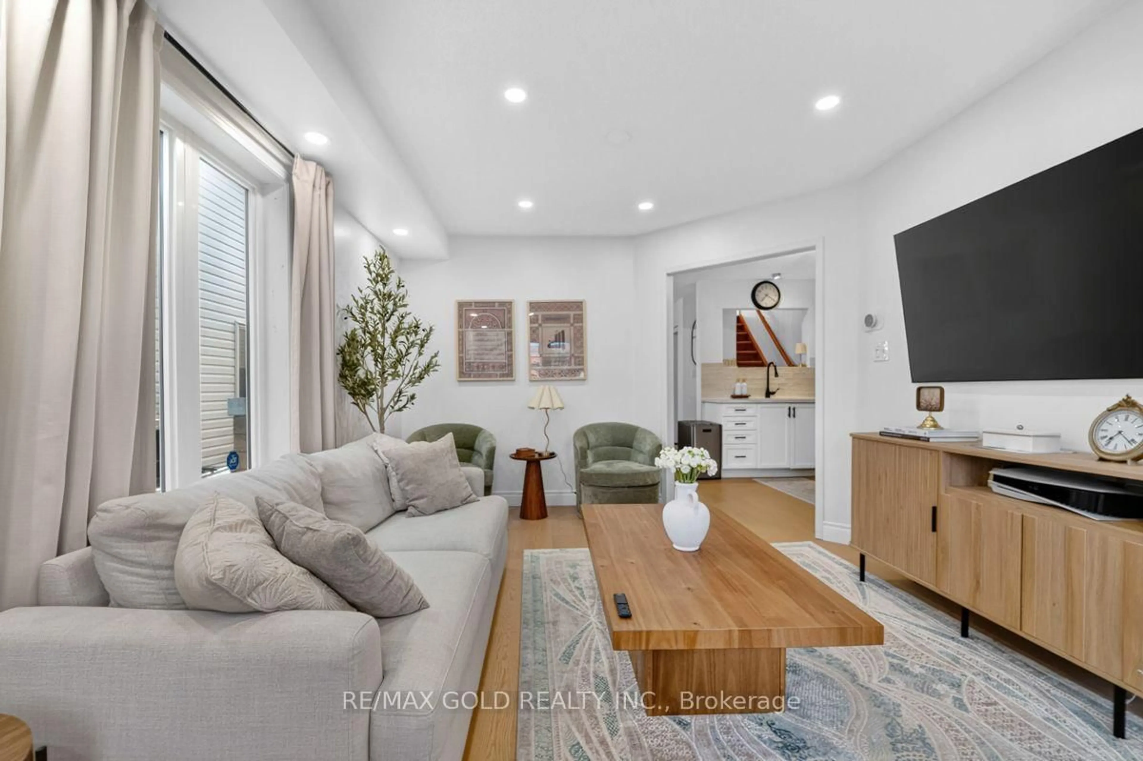 Living room with furniture, unknown for 1110 DAVIS Lane, Milton Ontario L9T 5P9