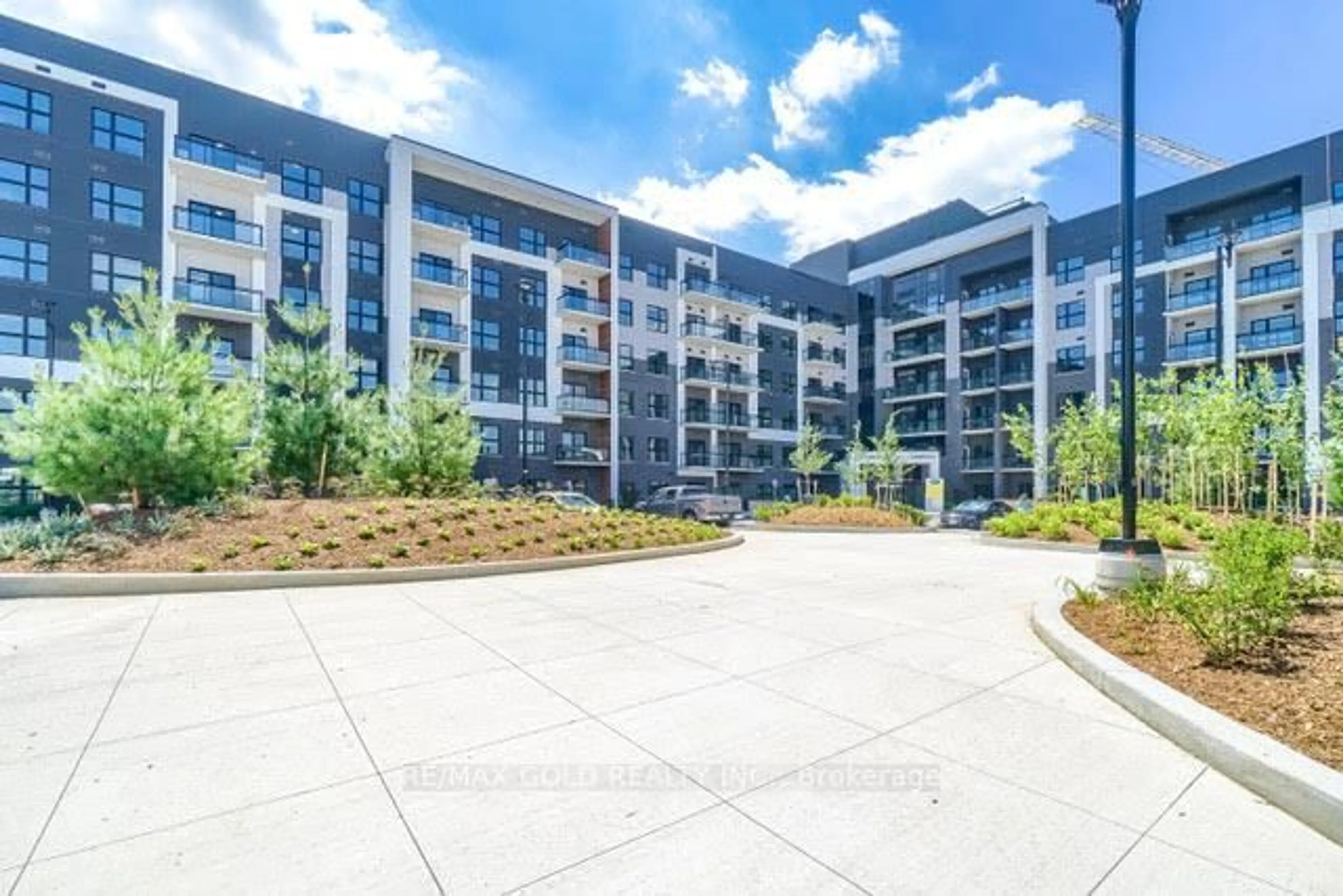 A pic from outside/outdoor area/front of a property/back of a property/a pic from drone, unknown for 128 Grovewood Common #609, Oakville Ontario L6H 0X3