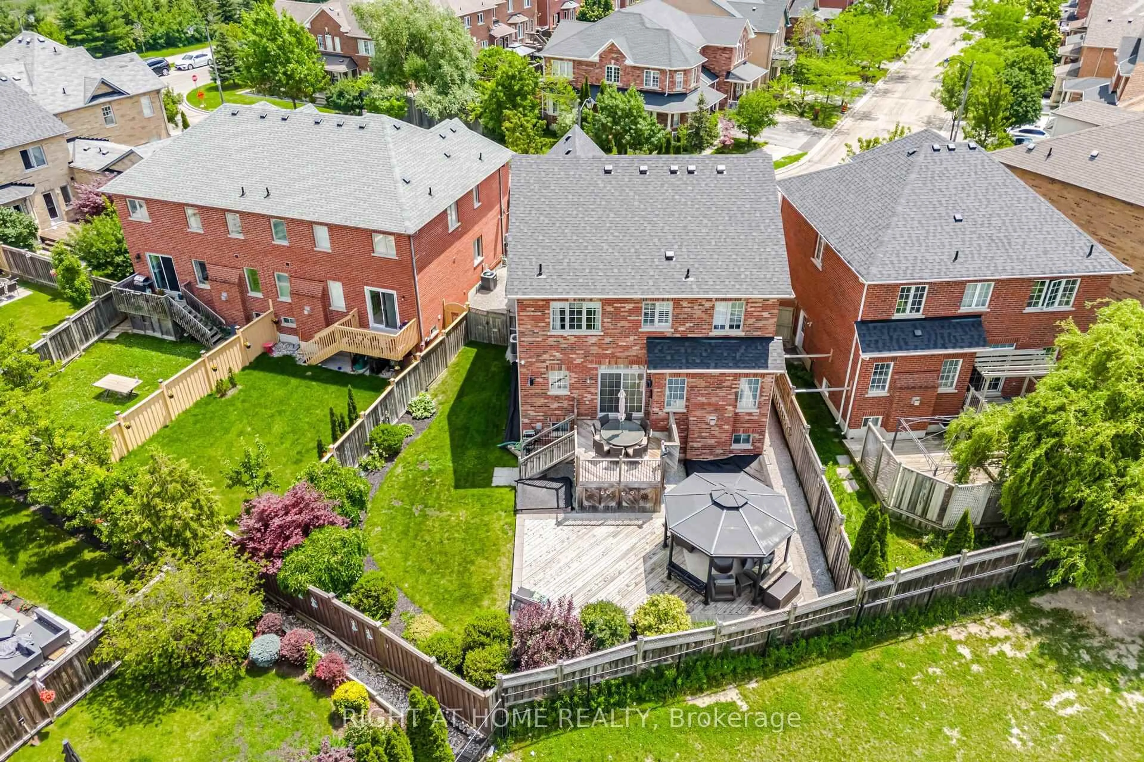 A pic from outside/outdoor area/front of a property/back of a property/a pic from drone, unknown for 406 Chandler Cres, Milton Ontario L9T 0S9