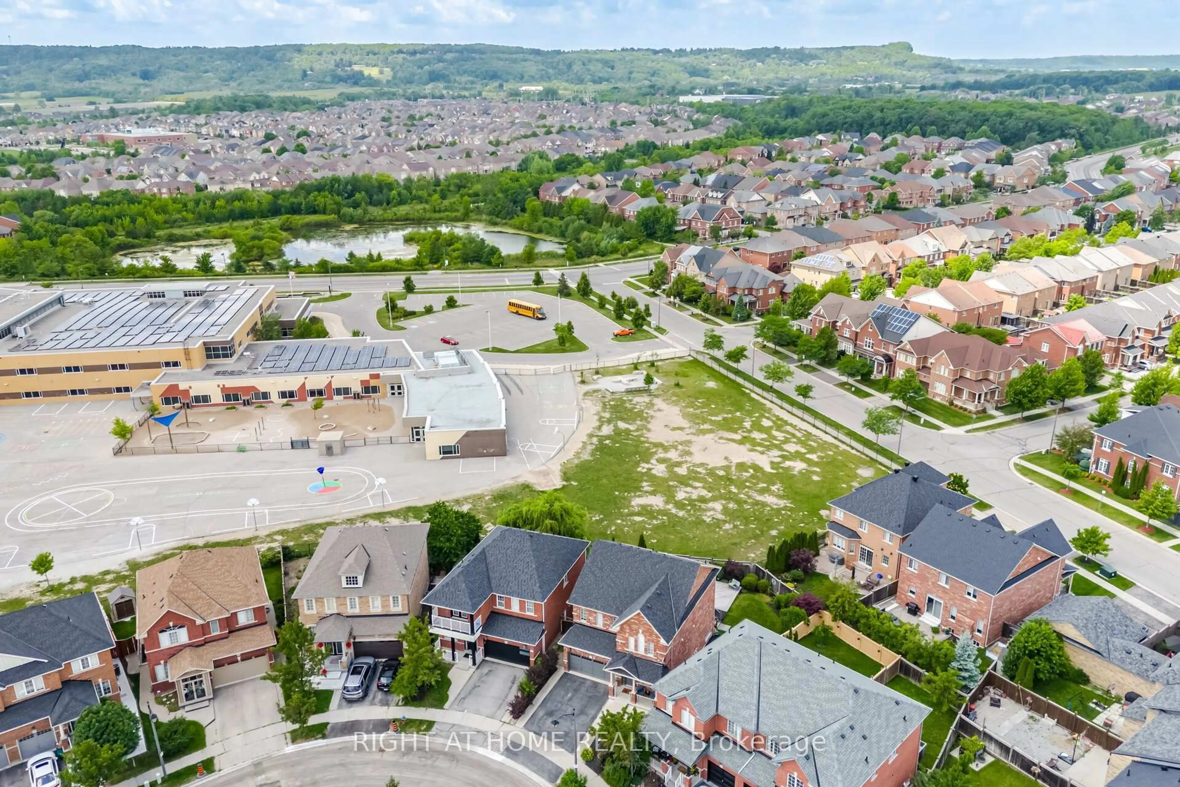 A pic from outside/outdoor area/front of a property/back of a property/a pic from drone, unknown for 406 Chandler Cres, Milton Ontario L9T 0S9