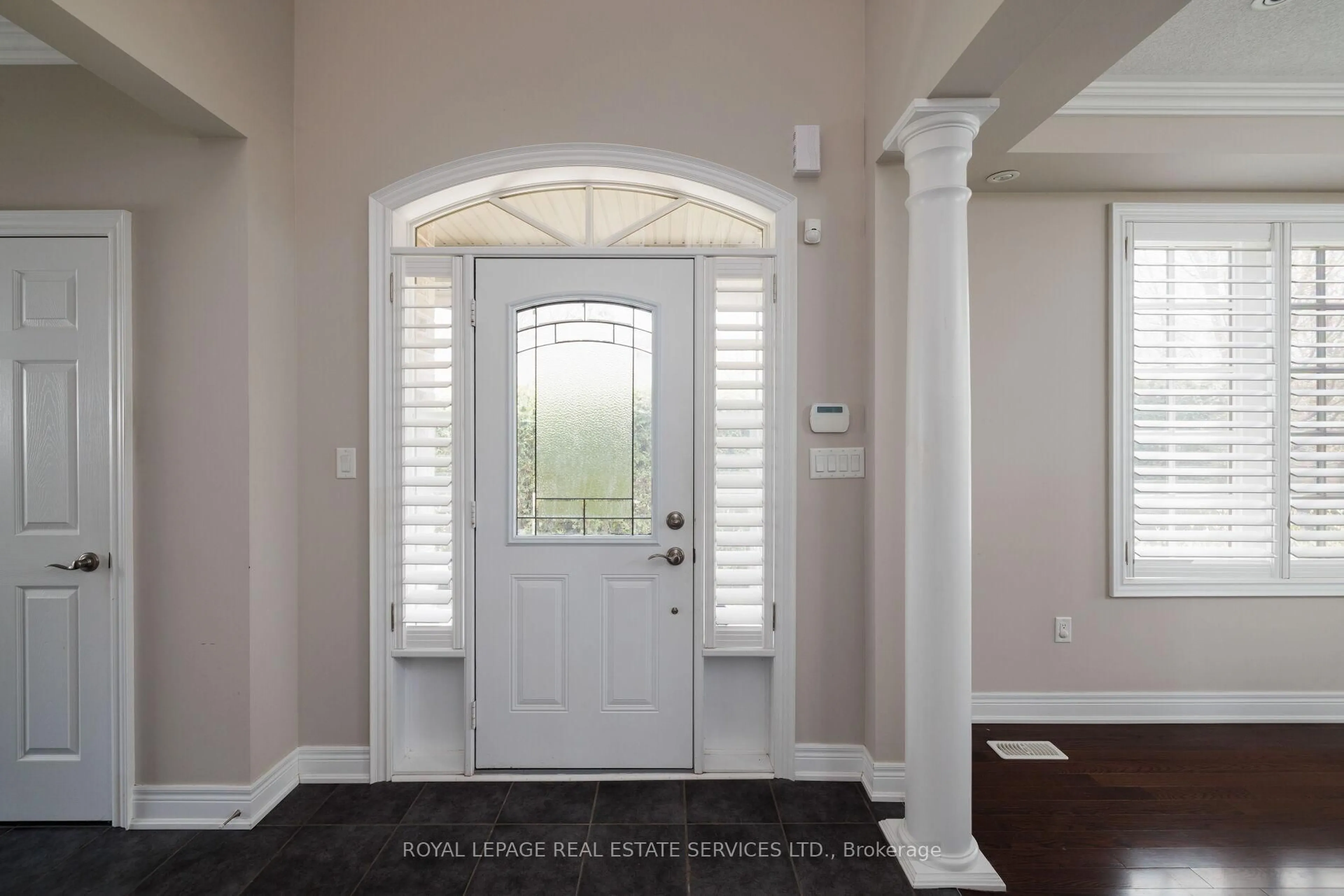 Indoor entryway for 3353 Liptay Ave #26, Oakville Ontario L6M 0M6