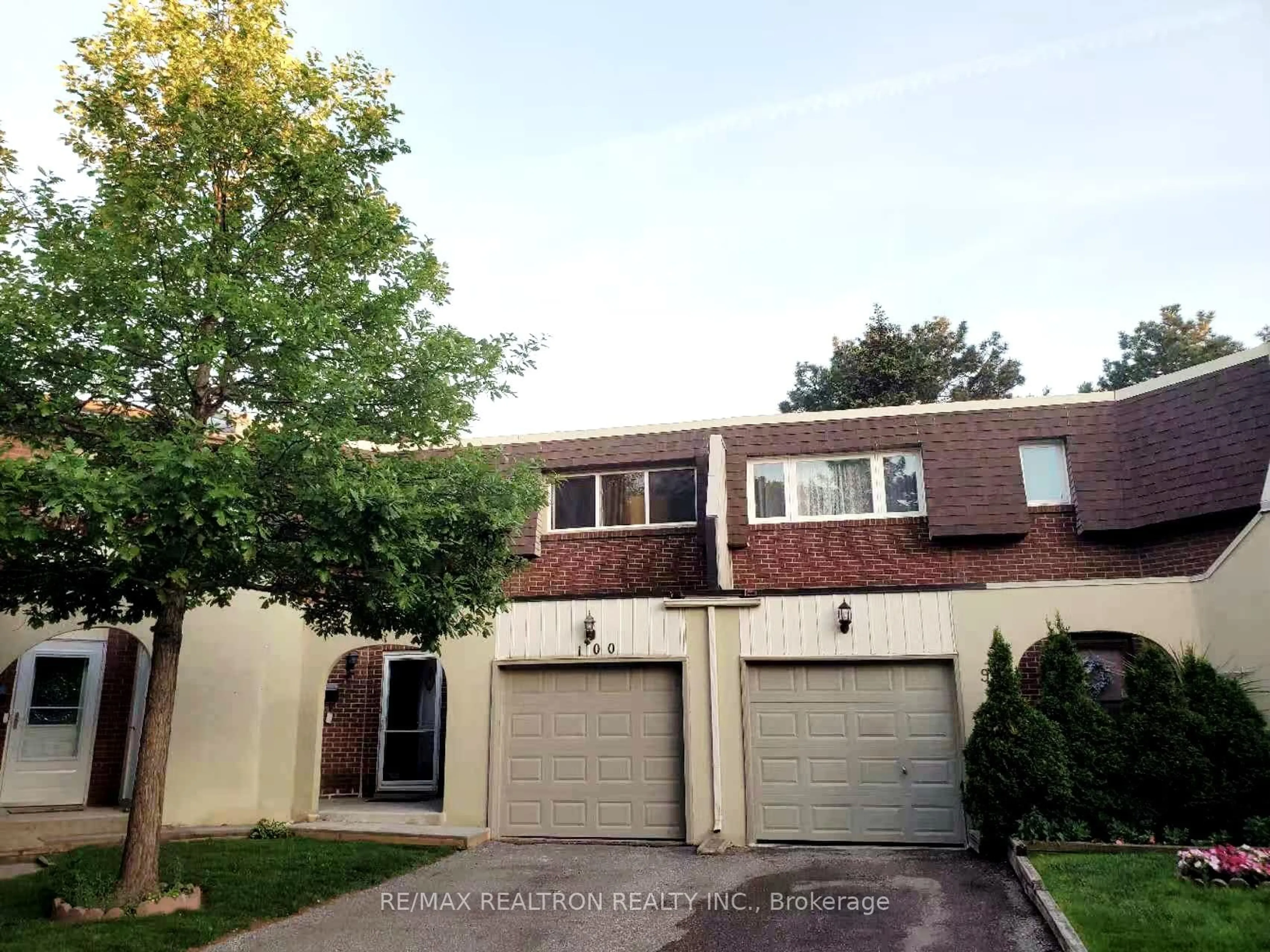 A pic from outside/outdoor area/front of a property/back of a property/a pic from drone, street for 1180 Mississauga Valley Blvd #100, Mississauga Ontario L5A 3M9