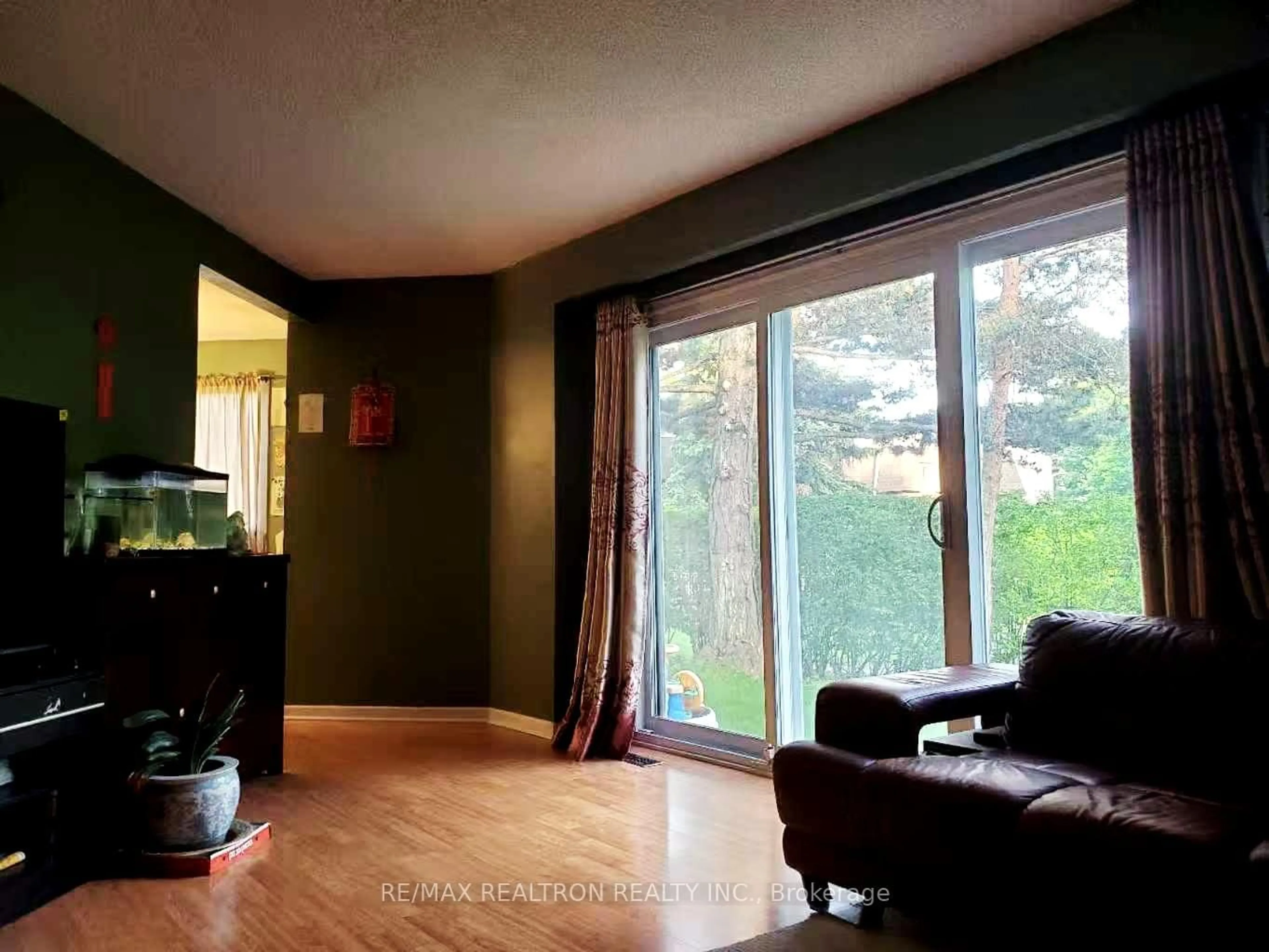 A pic of a room for 1180 Mississauga Valley Blvd #100, Mississauga Ontario L5A 3M9