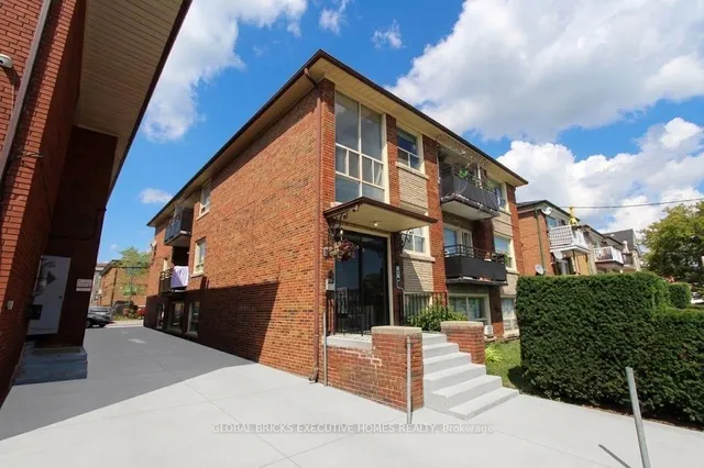 136 Portland St, Toronto 3
