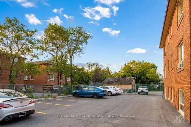 136 Portland St, Toronto 4