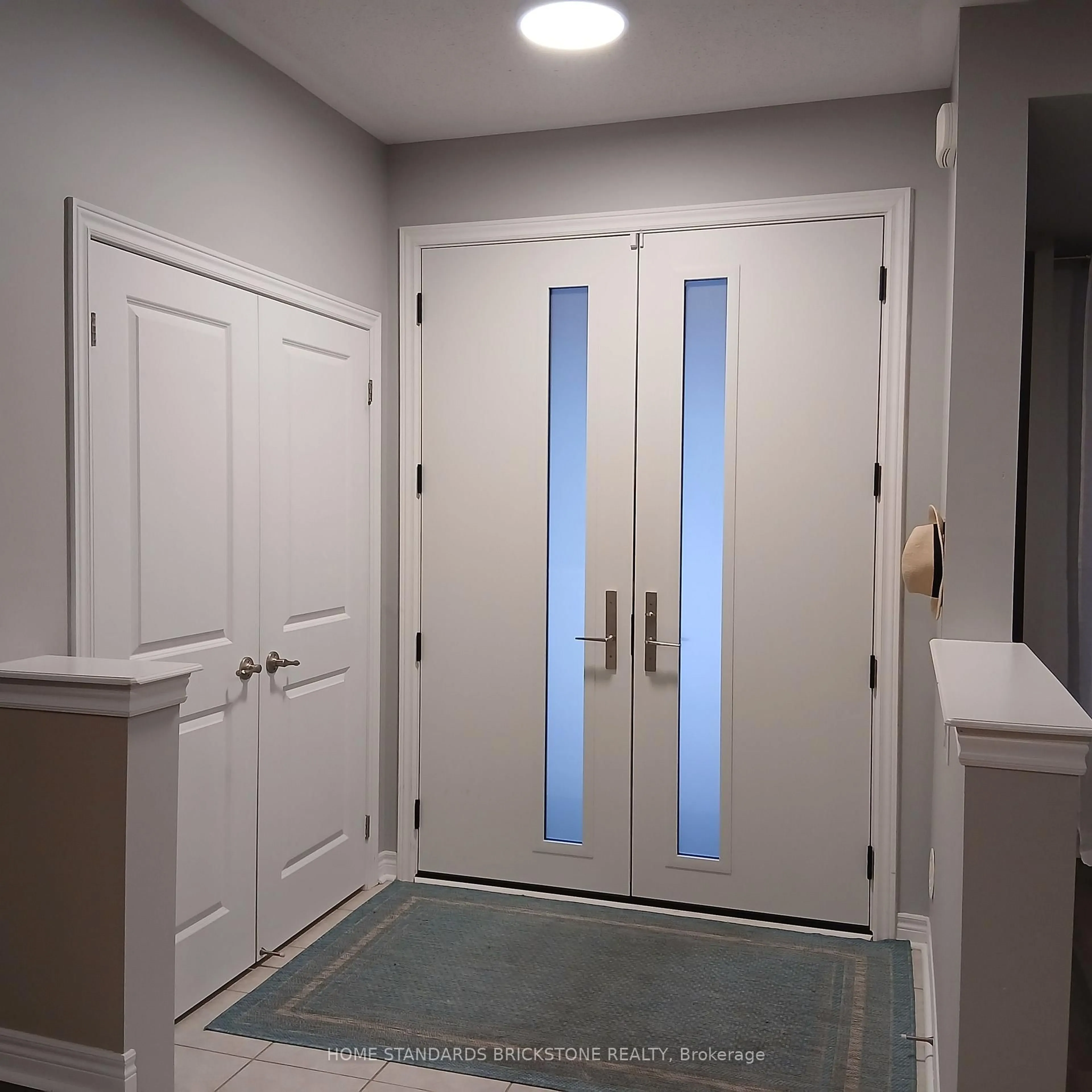 Indoor entryway for 3058 Eberly Woods Dr, Oakville Ontario L6M 0T5